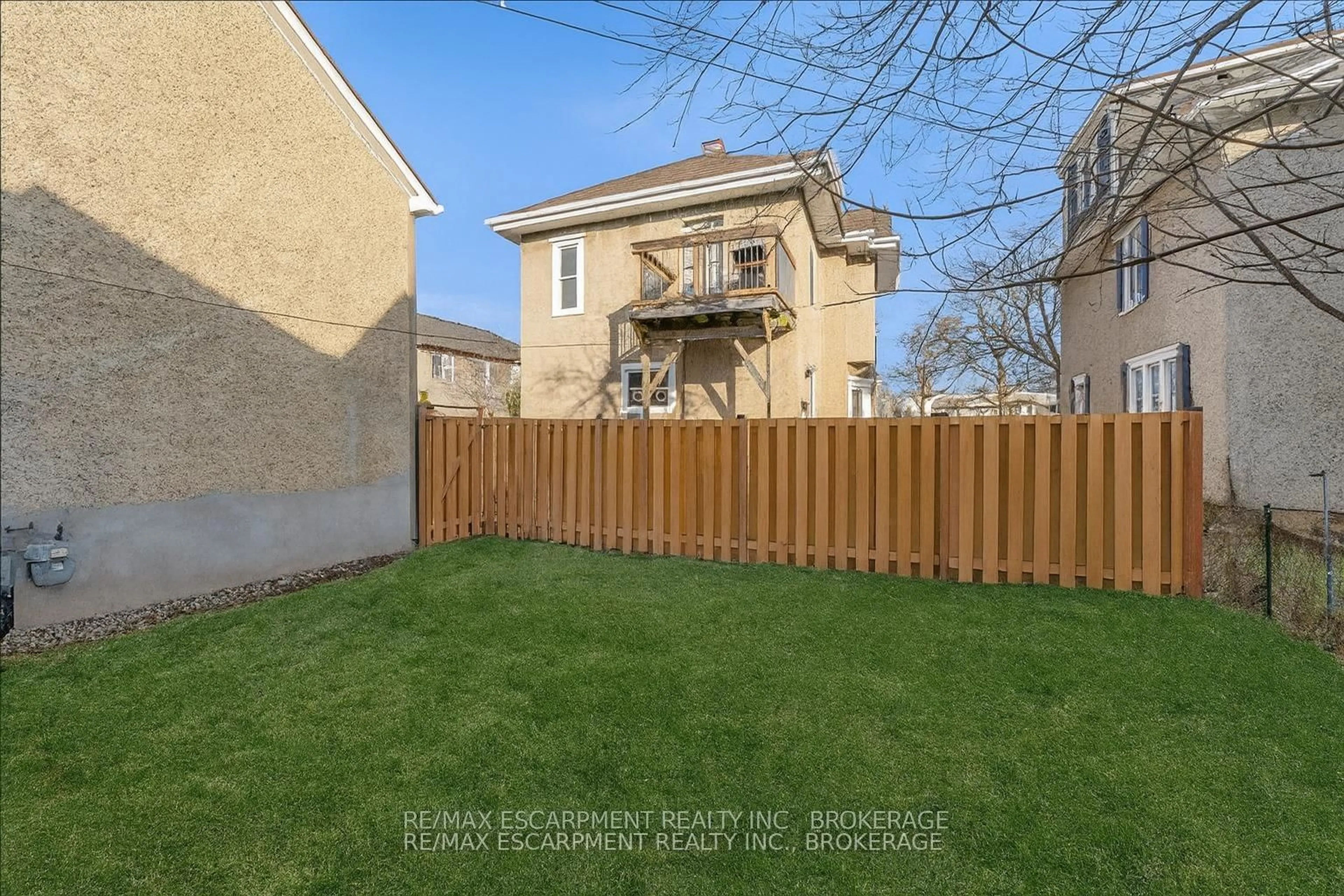 Patio, street for 79 Burgar St, Welland Ontario L3B 2S9