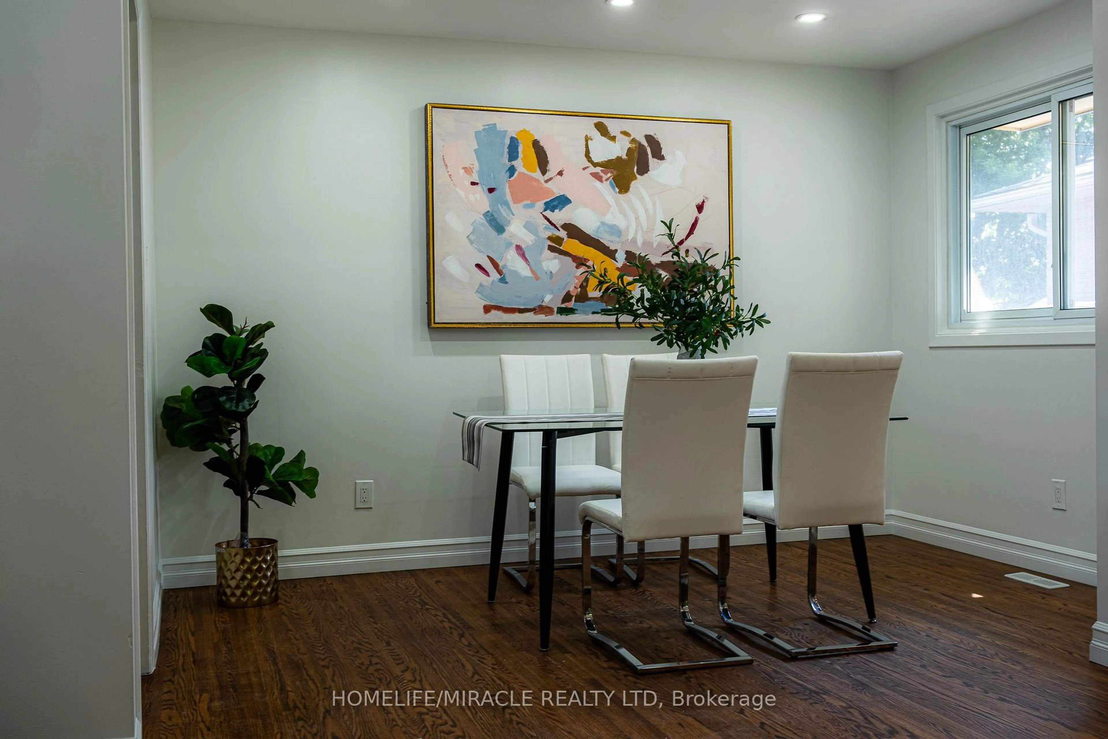 Dining room, wood/laminate floor for 158 Baffin Rd, London East Ontario N5V 1E9