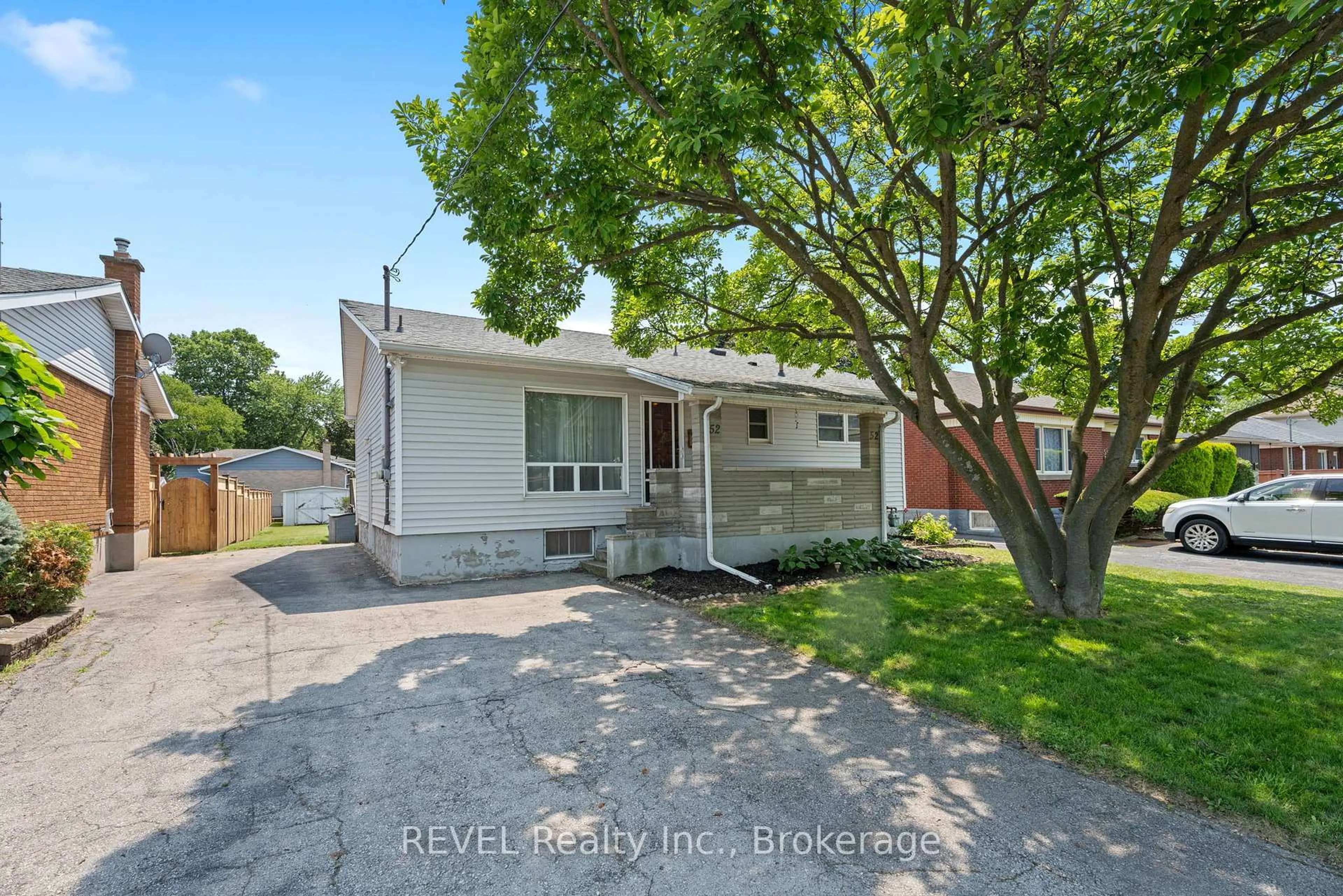 Unknown for 52 Dorothy St, St. Catharines Ontario L2N 4A5
