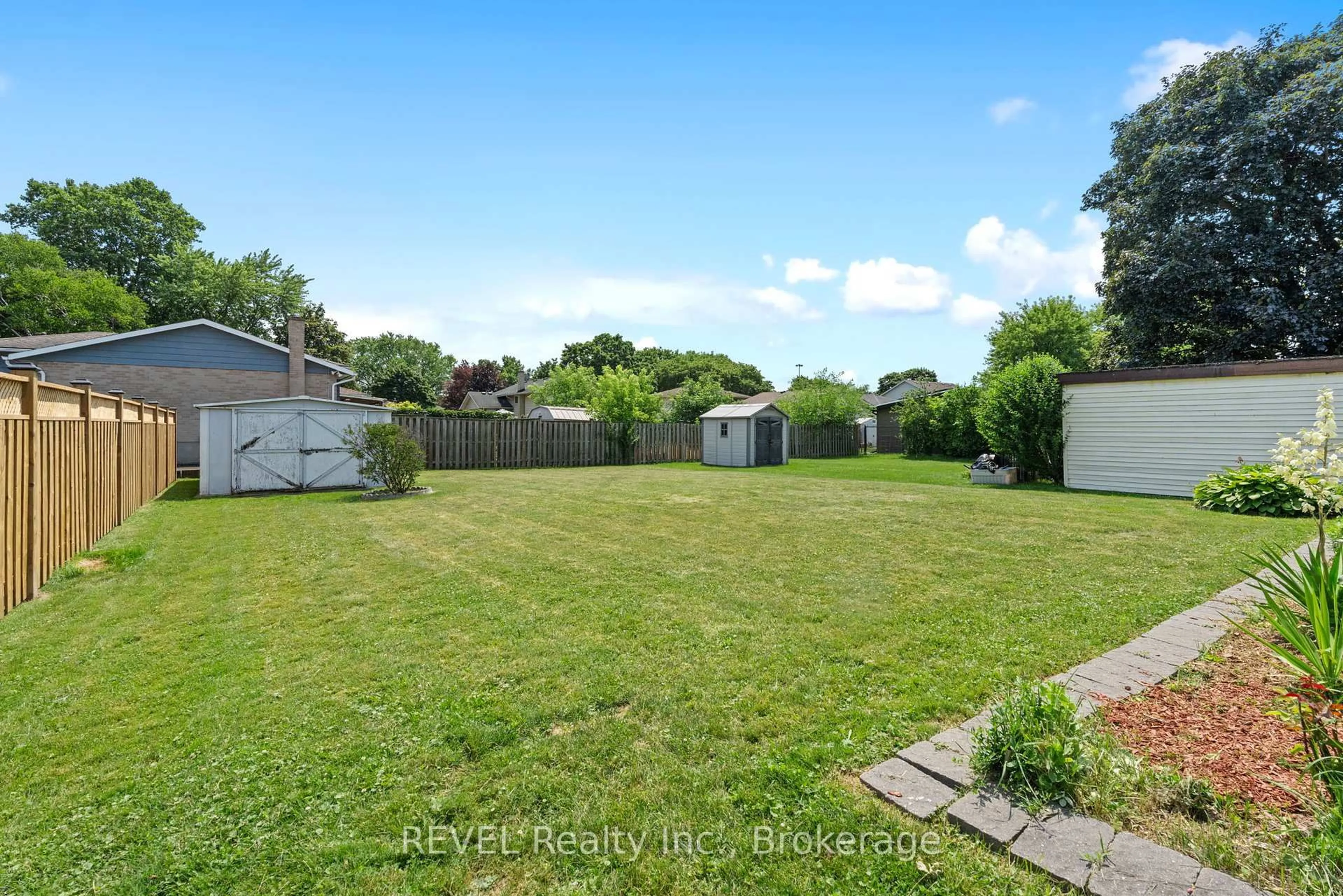 A pic from outside/outdoor area/front of a property/back of a property/a pic from drone, water/lake/river/ocean view for 52 Dorothy St, St. Catharines Ontario L2N 4A5