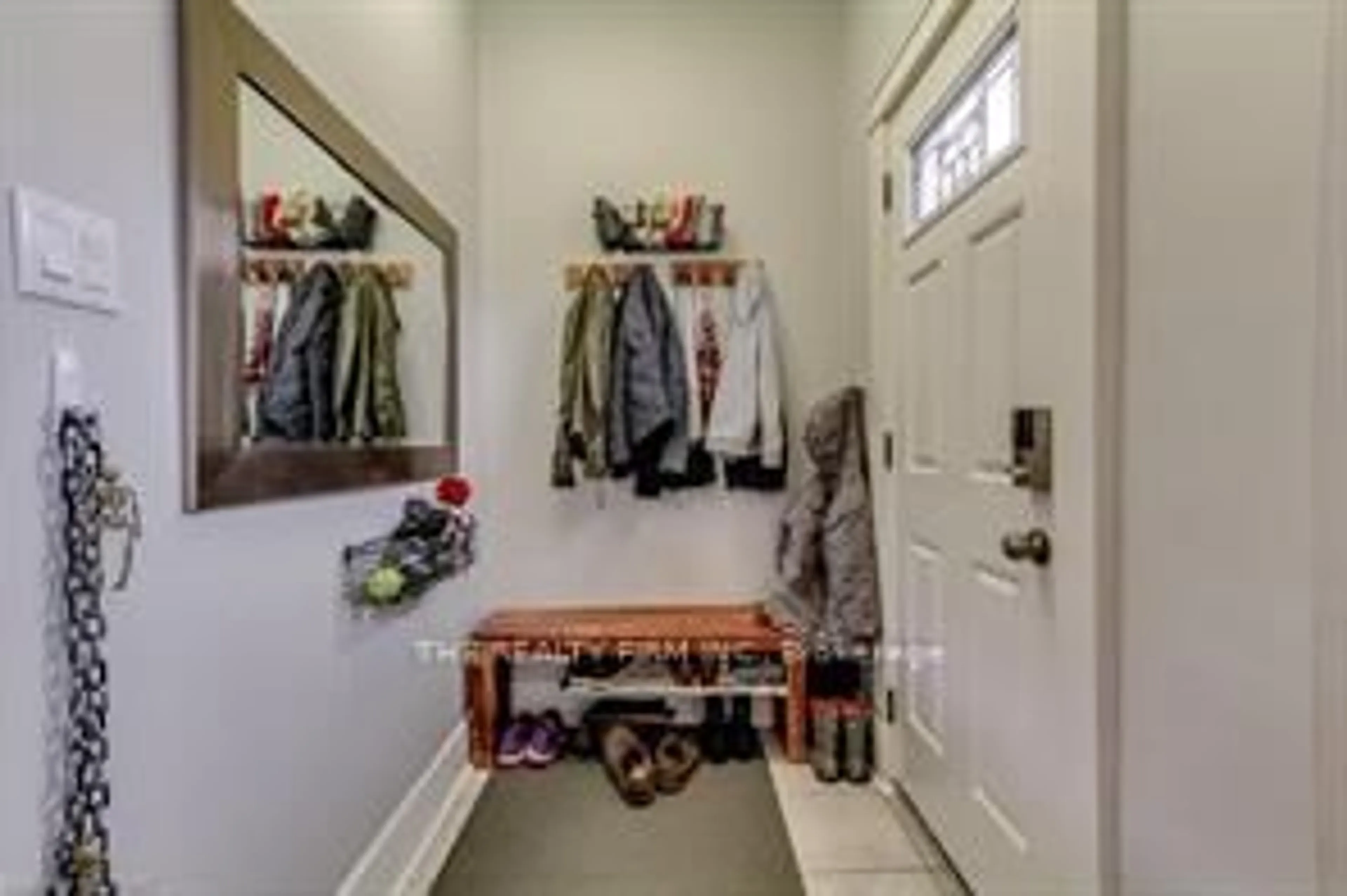 Indoor entryway for 230 EDINBURGH St, London North Ontario N6H 1M3