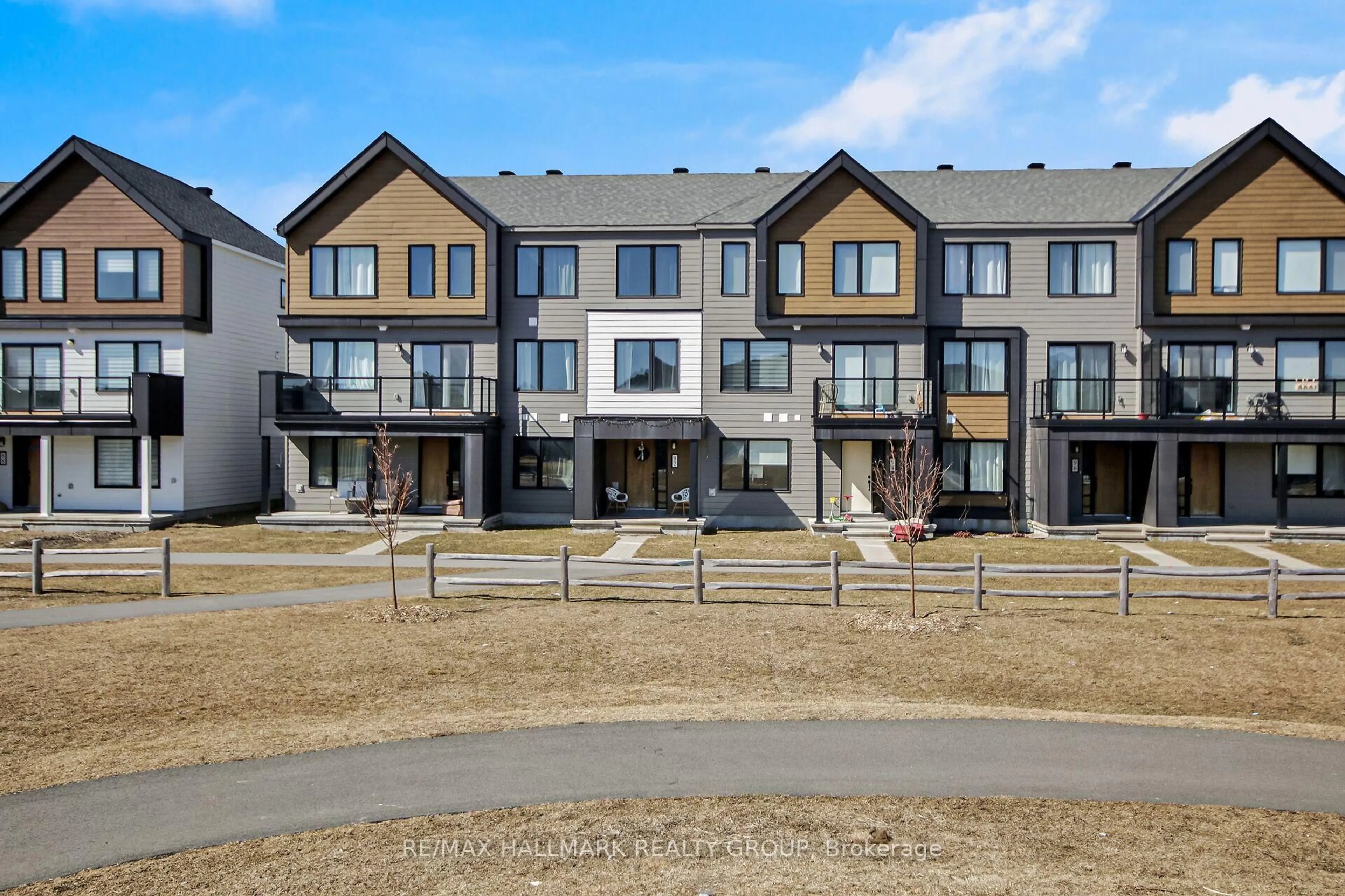 A pic from outside/outdoor area/front of a property/back of a property/a pic from drone, unknown for 92 Kyanite Lane, Ottawa Ontario K2J 7B4