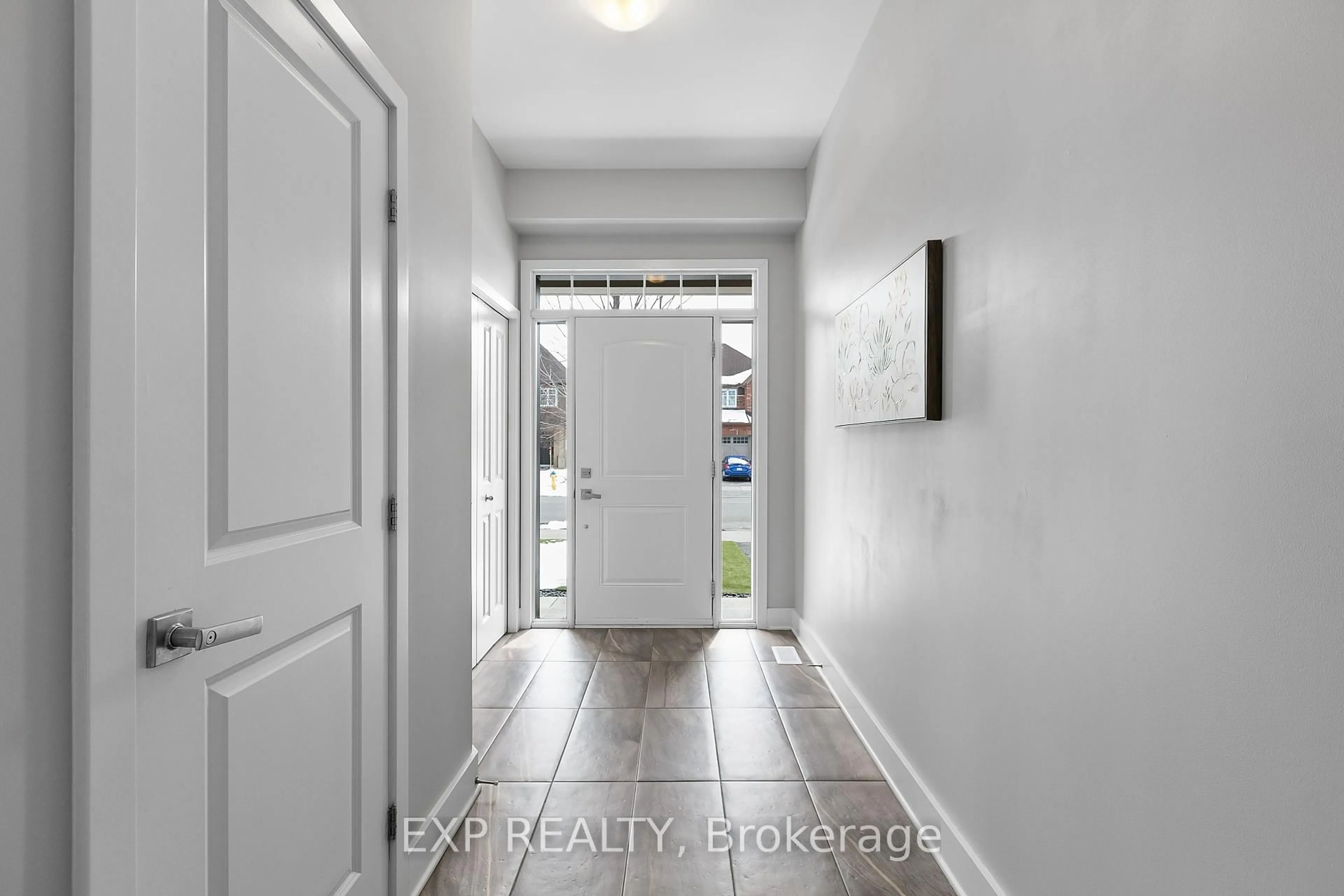 Indoor entryway for 167 Highbury Park Dr, Ottawa Ontario K2J 5Y1