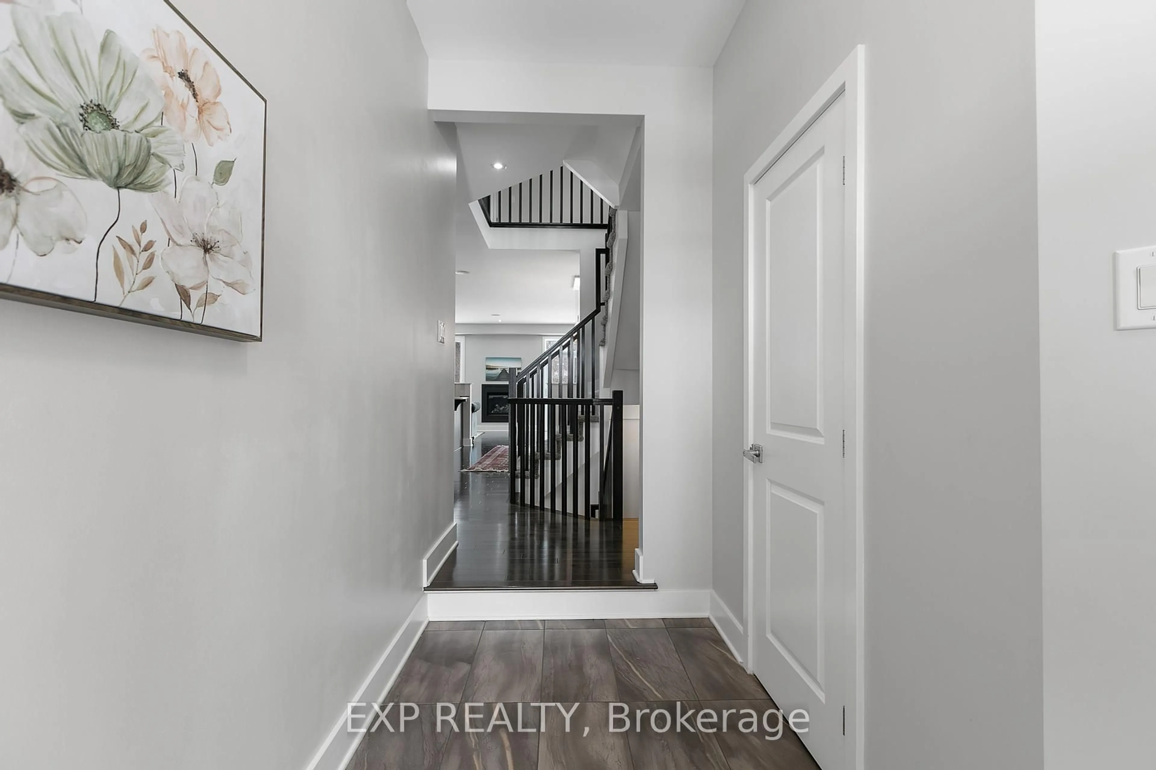 Indoor entryway for 167 Highbury Park Dr, Ottawa Ontario K2J 5Y1