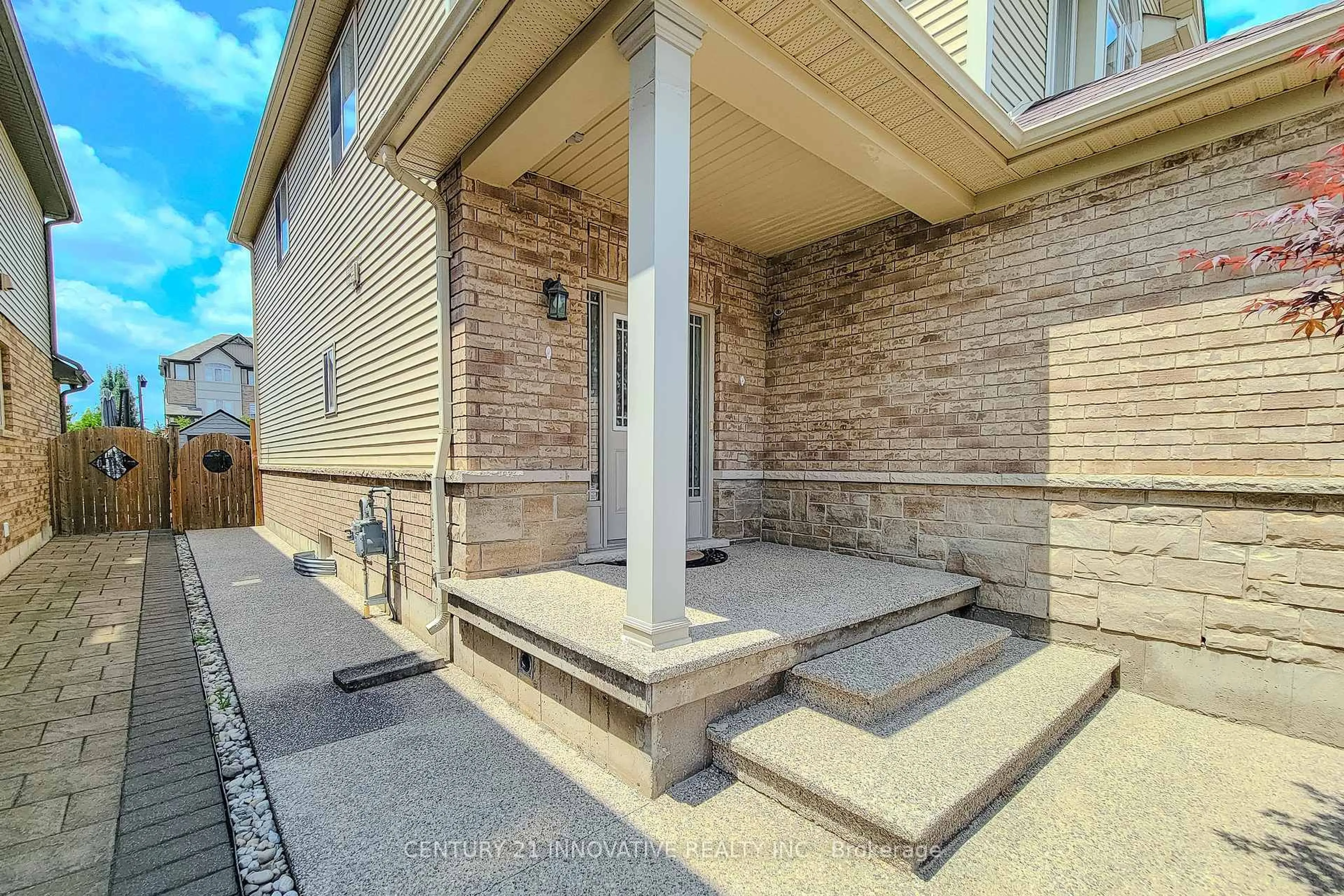 Patio, street for 151 Royal Winter Dr, Hamilton Ontario L0R 1C0