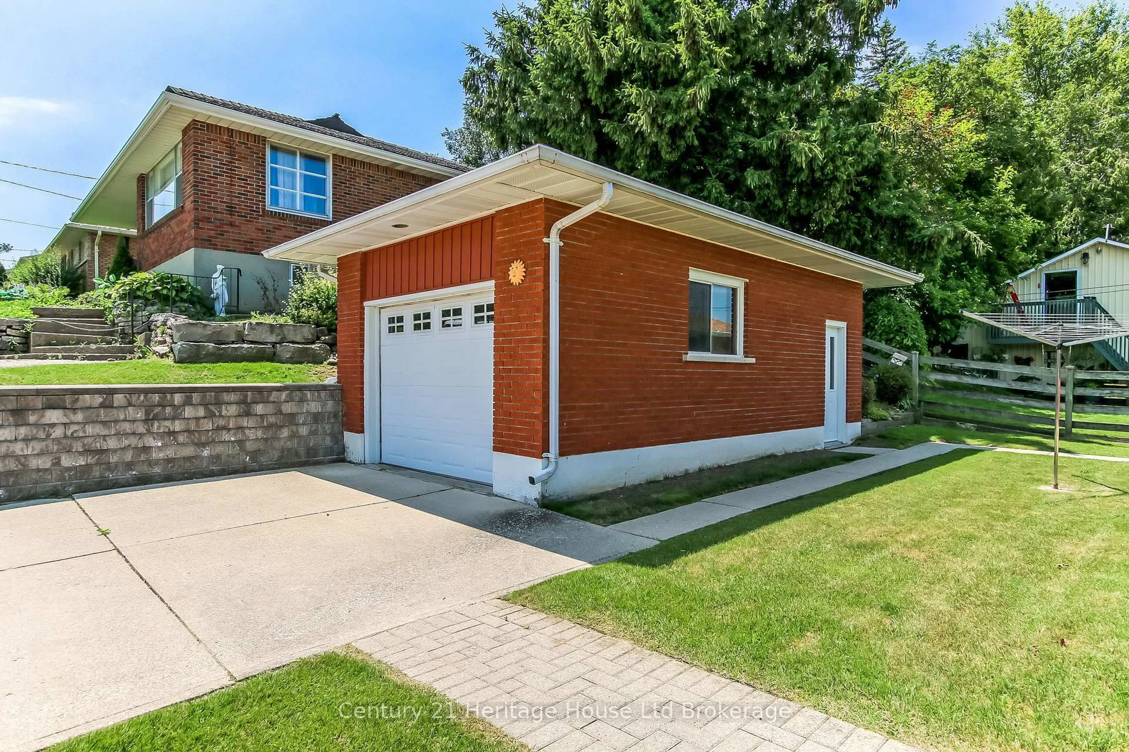 Home with brick exterior material, street for 559 Lee Ave, Woodstock Ontario N4S 6Y4