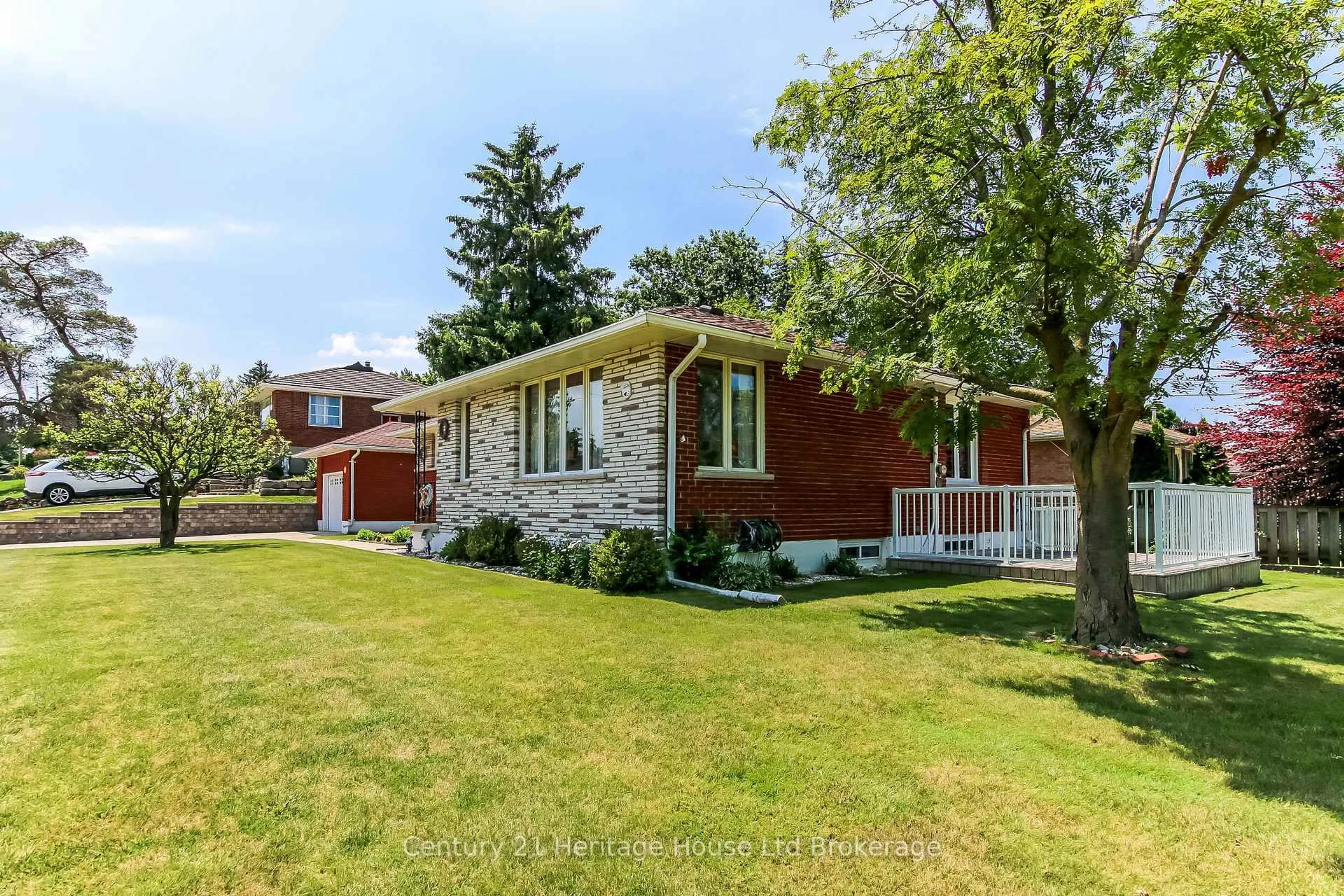 Home with brick exterior material, street for 559 Lee Ave, Woodstock Ontario N4S 6Y4