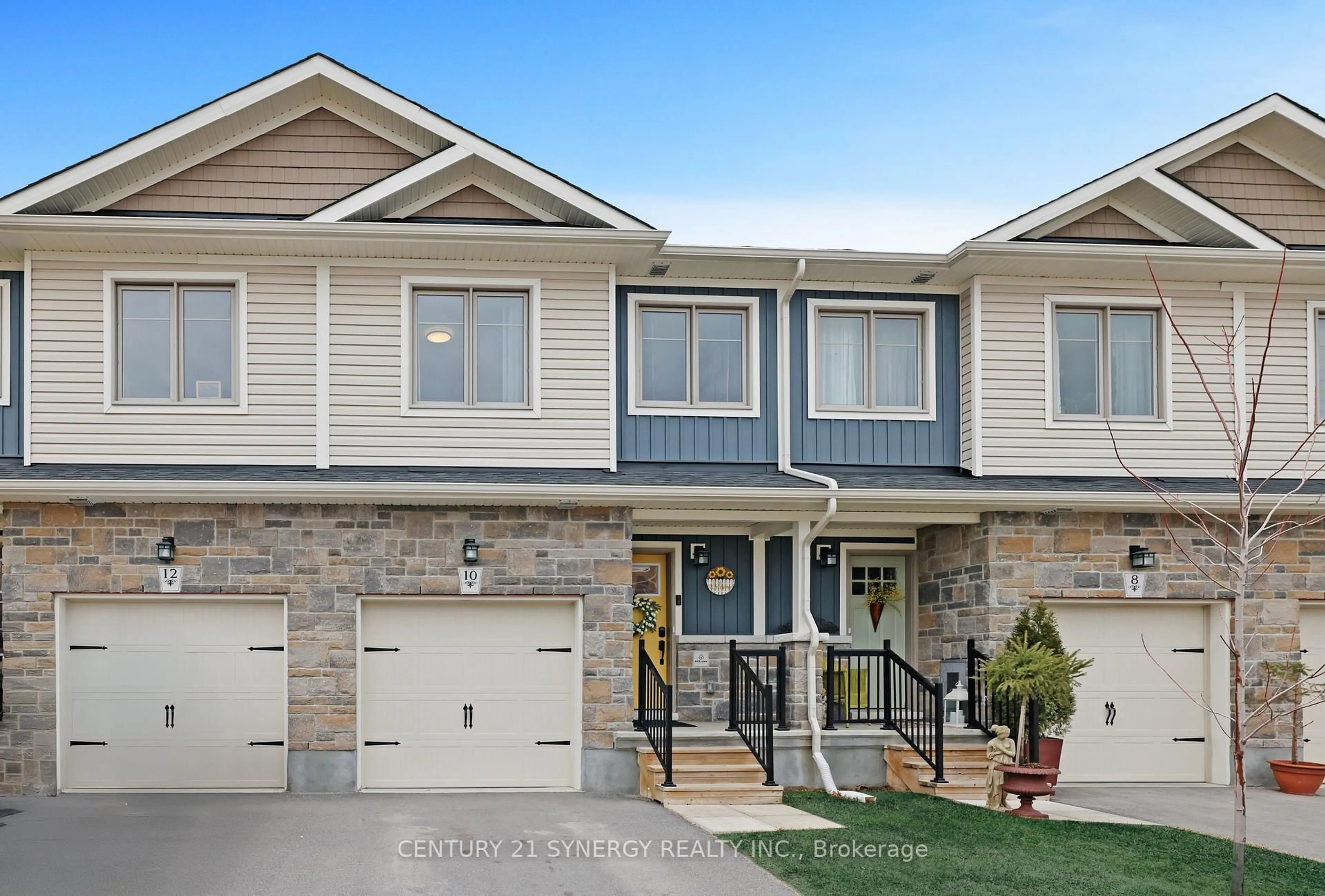 Home with vinyl exterior material, street for 10 Staples Blvd, Smiths Falls Ontario K7A 0B6