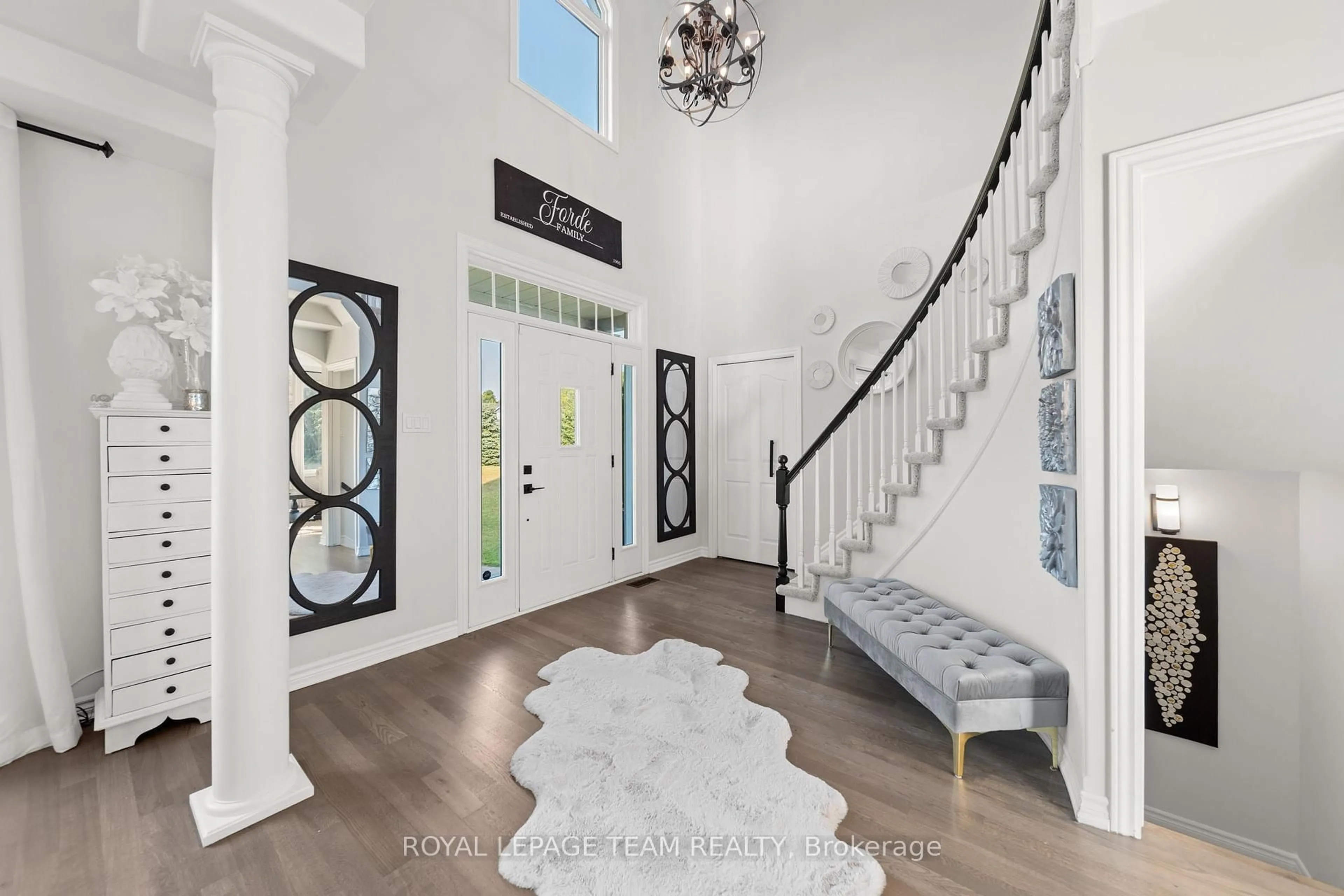 Indoor entryway for 112 Lady Lochead Lane, Carp Ontario K0A 1L0