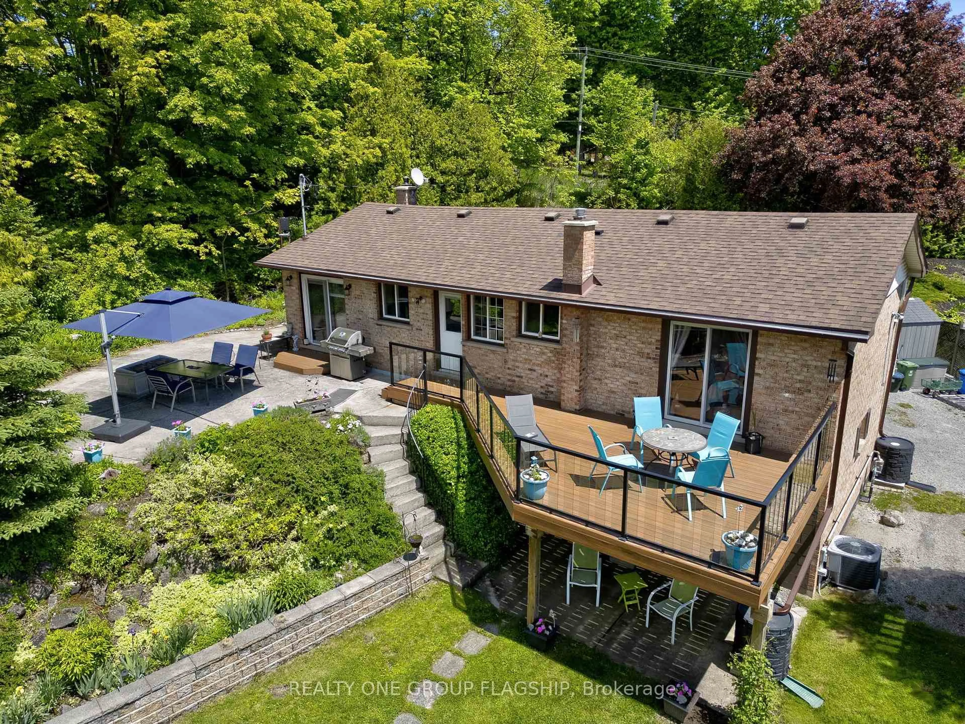 A pic from outside/outdoor area/front of a property/back of a property/a pic from drone, water/lake/river/ocean view for 1893 Centre Rd, Hamilton Ontario L0R 1K0