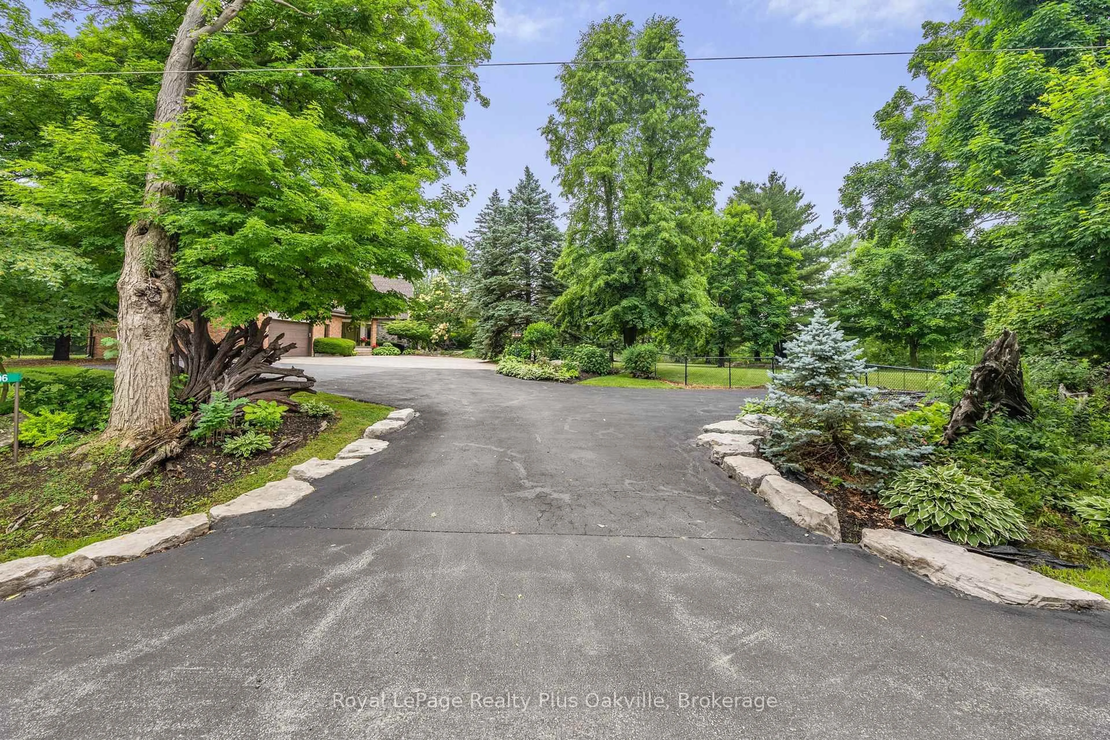 Patio, street for 396 Butter Rd, Hamilton Ontario L9G 3L1