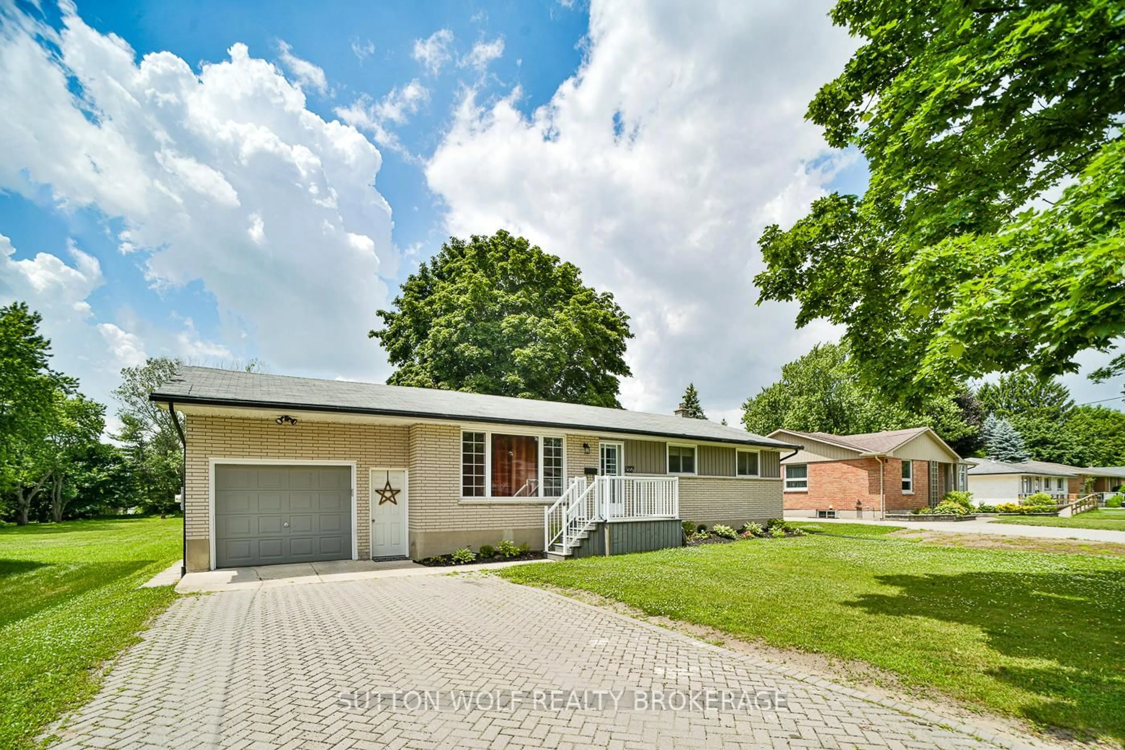 Unknown for 566 Dewan St, Strathroy-Caradoc Ontario N7G 3C7