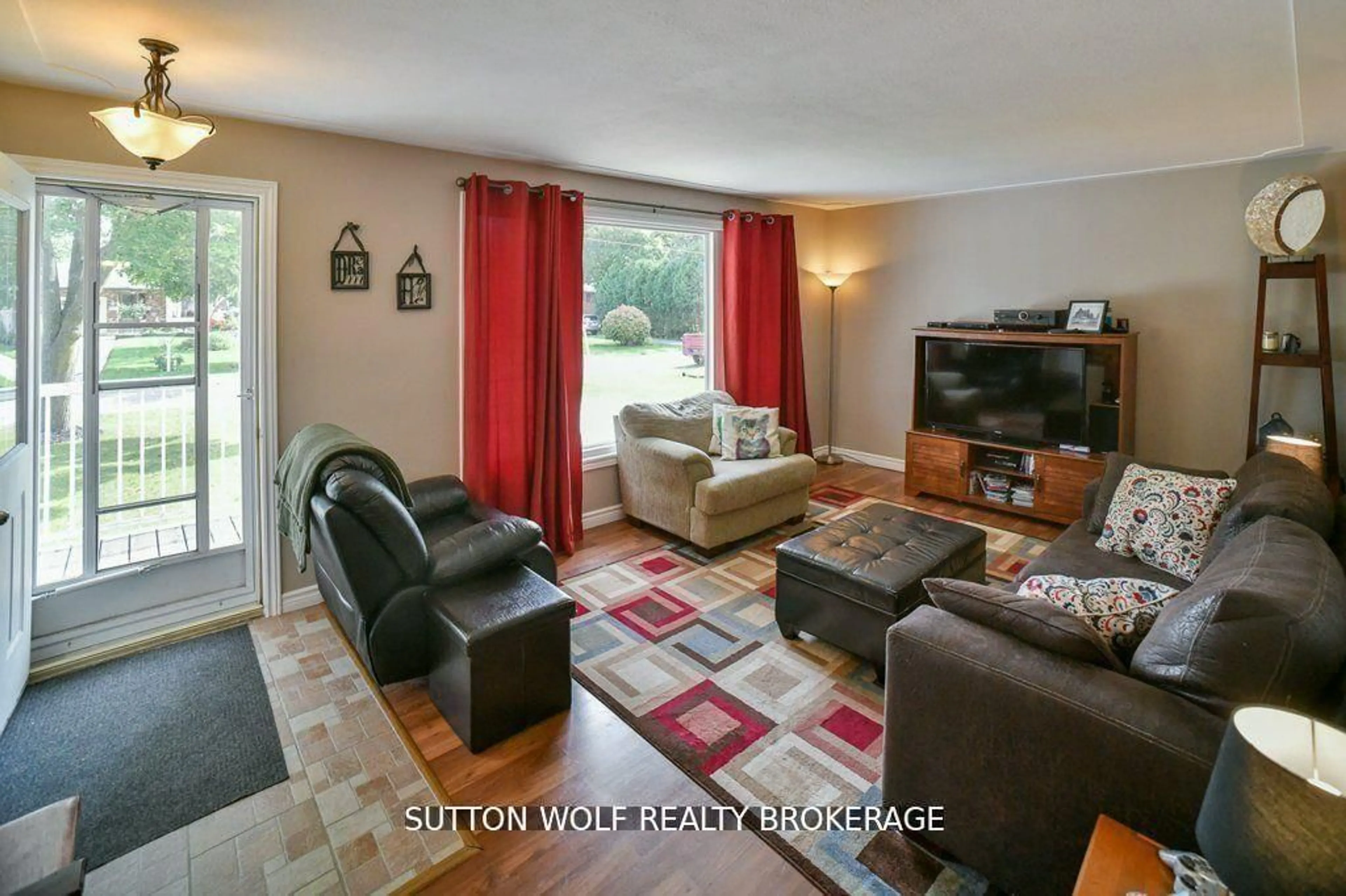 Living room with furniture, unknown for 566 Dewan St, Strathroy-Caradoc Ontario N7G 3C7