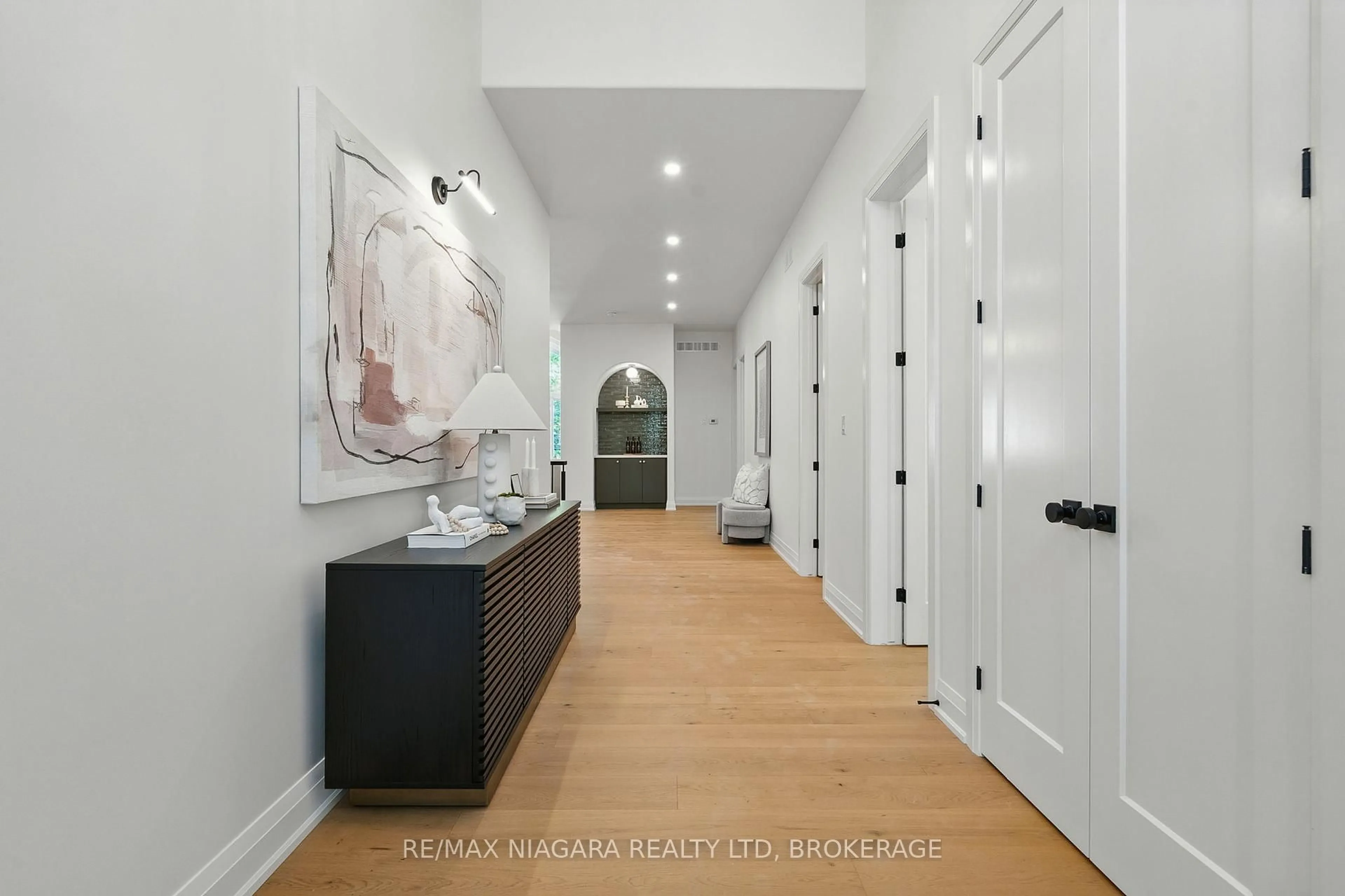 Indoor entryway for 7 Circle St, Niagara-on-the-Lake Ontario L0S 1J0