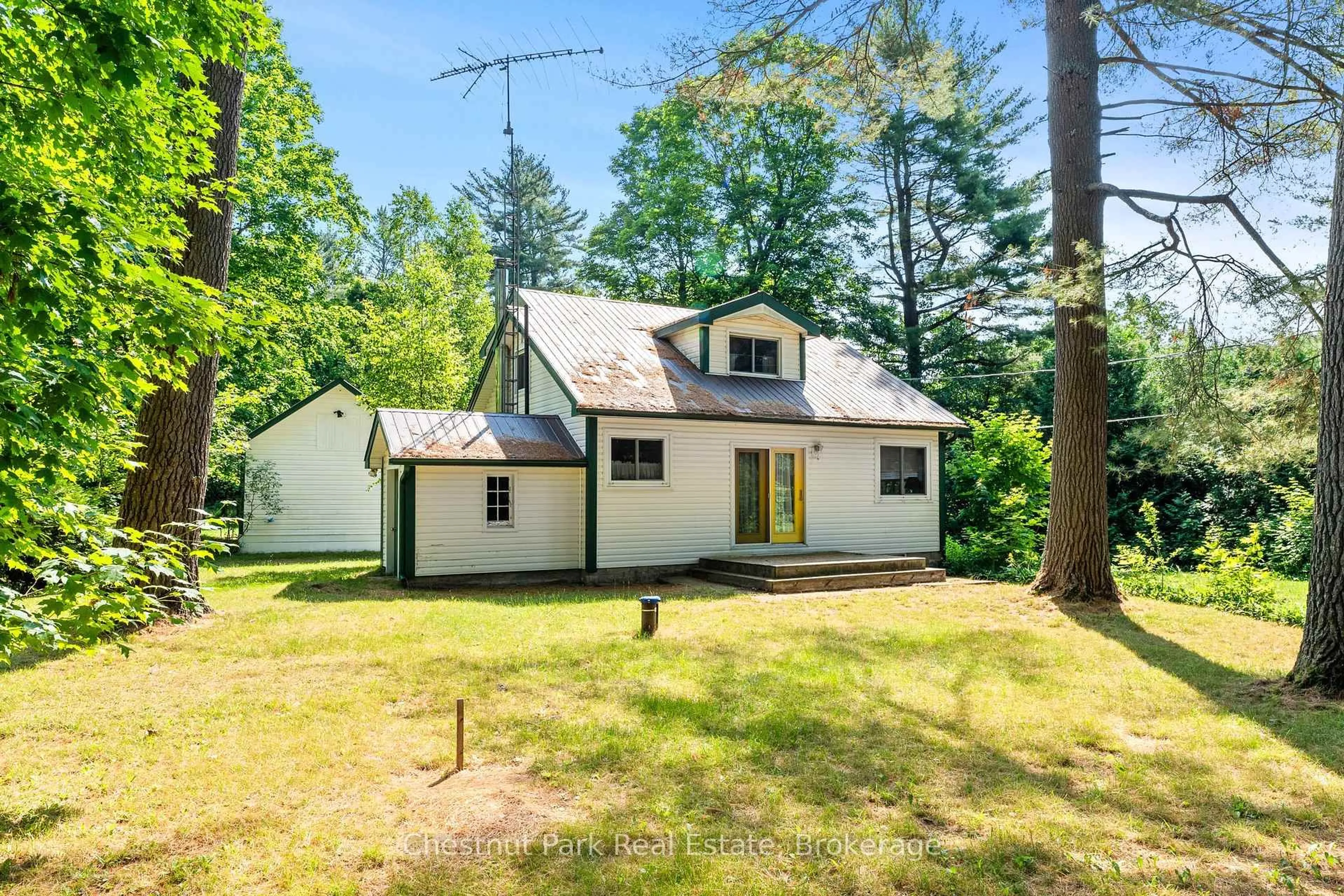 A pic from outside/outdoor area/front of a property/back of a property/a pic from drone, unknown for 49 Beach Rd, Huntsville Ontario P0B 1M0