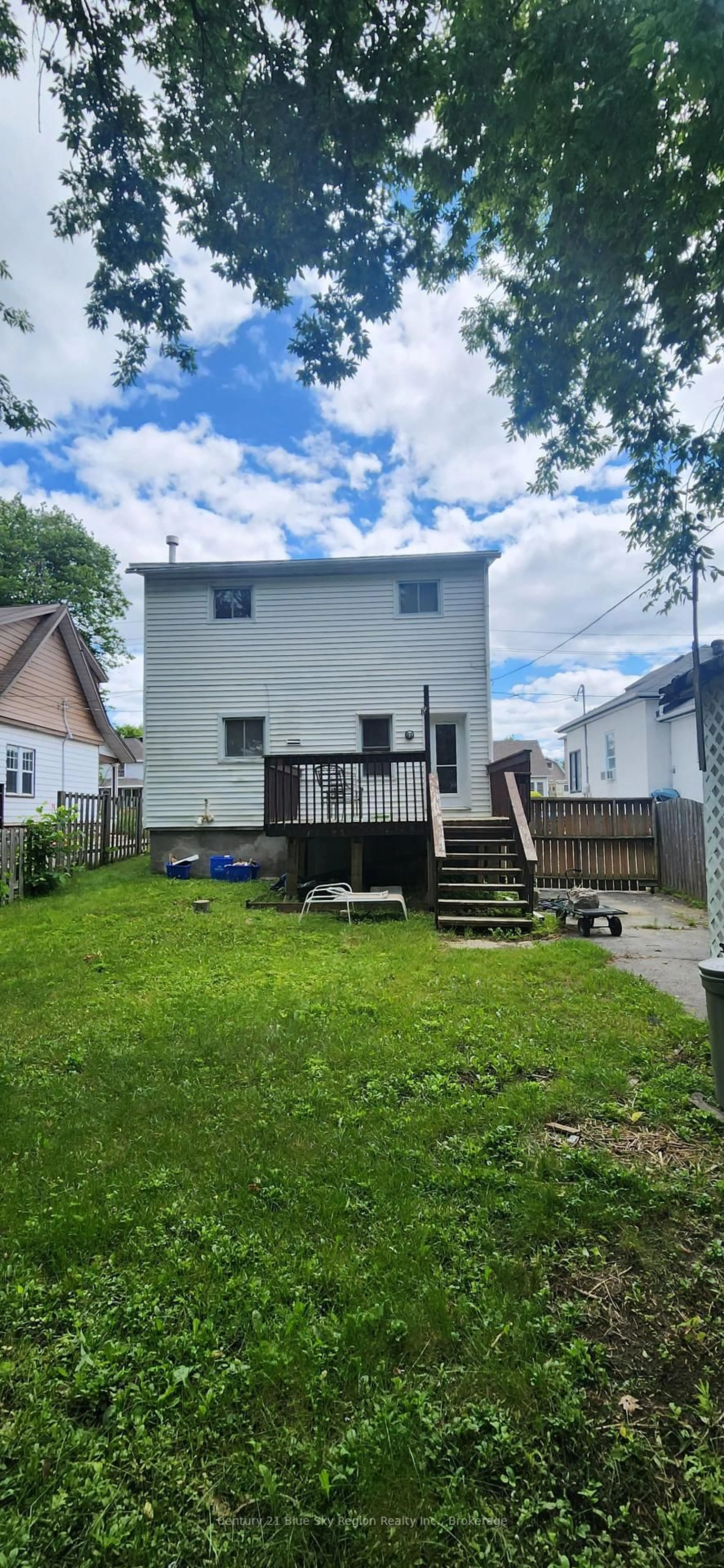 Unknown for 1012 Maher St, North Bay Ontario P1B 2L7