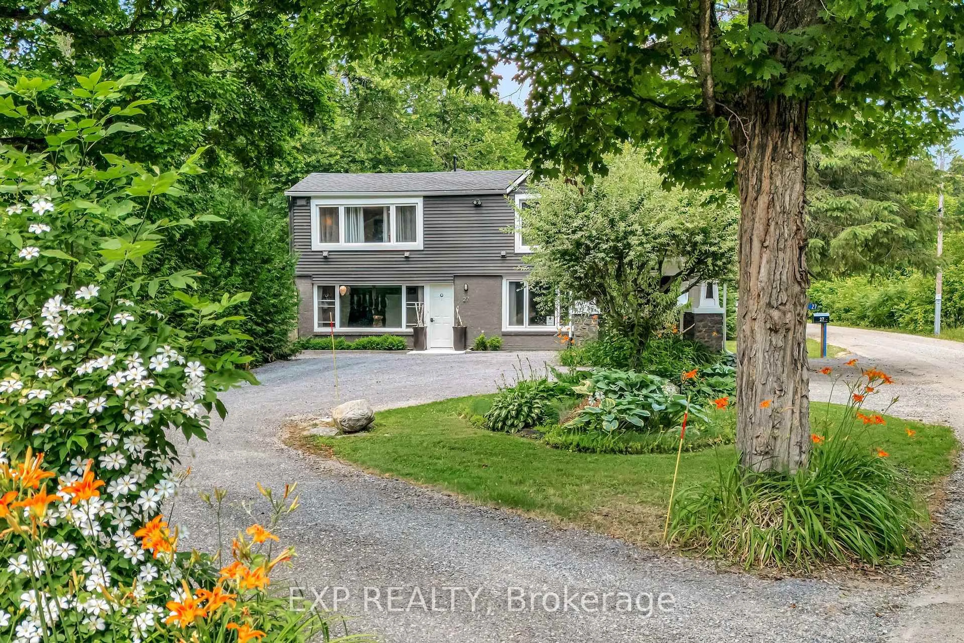 A pic from outside/outdoor area/front of a property/back of a property/a pic from drone, street for 27 Lost Channel Crt, Thomasburg Ontario K0K 3H0