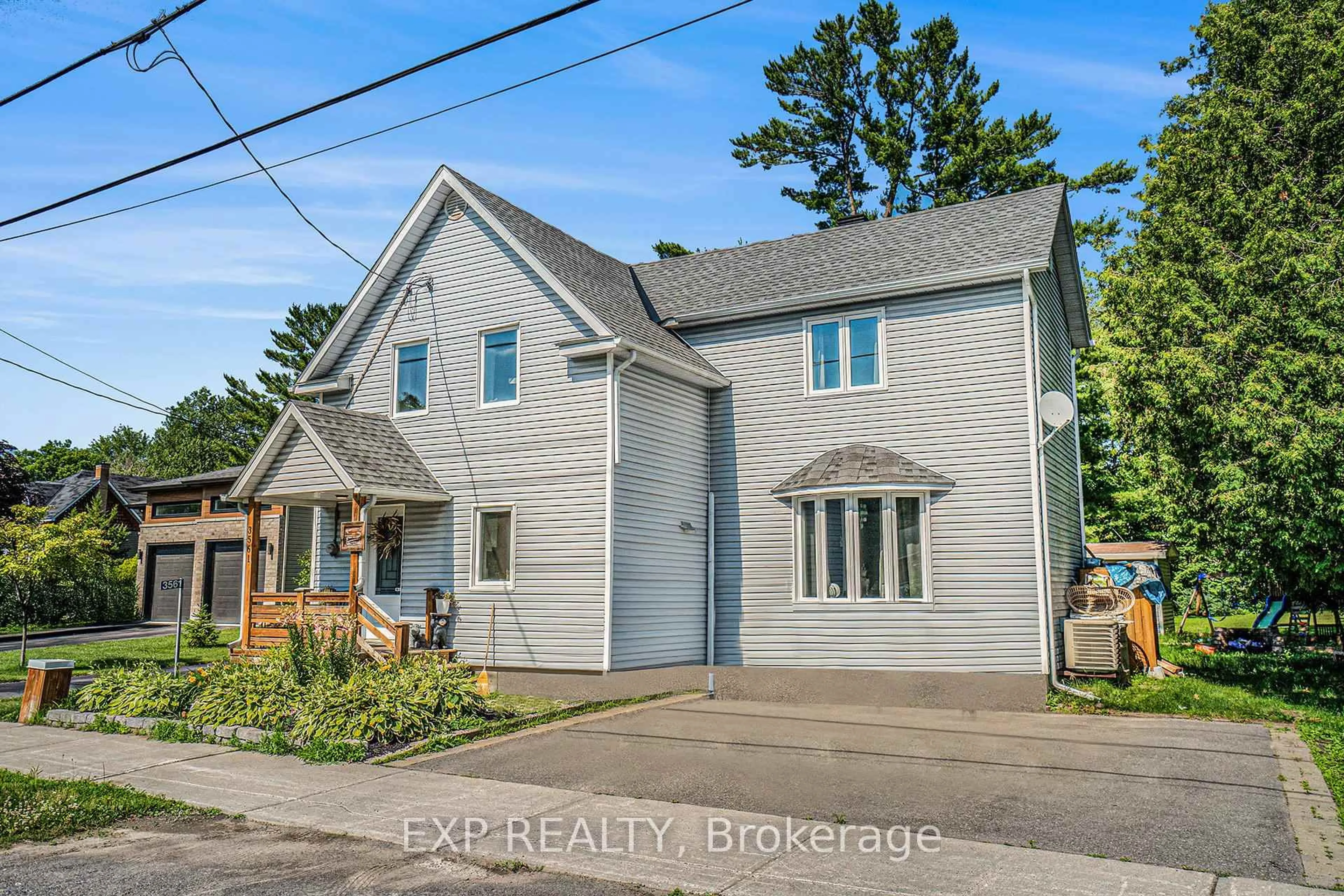A pic from outside/outdoor area/front of a property/back of a property/a pic from drone, street for 3561 TRIM Rd, Ottawa Ontario K4B 1N4