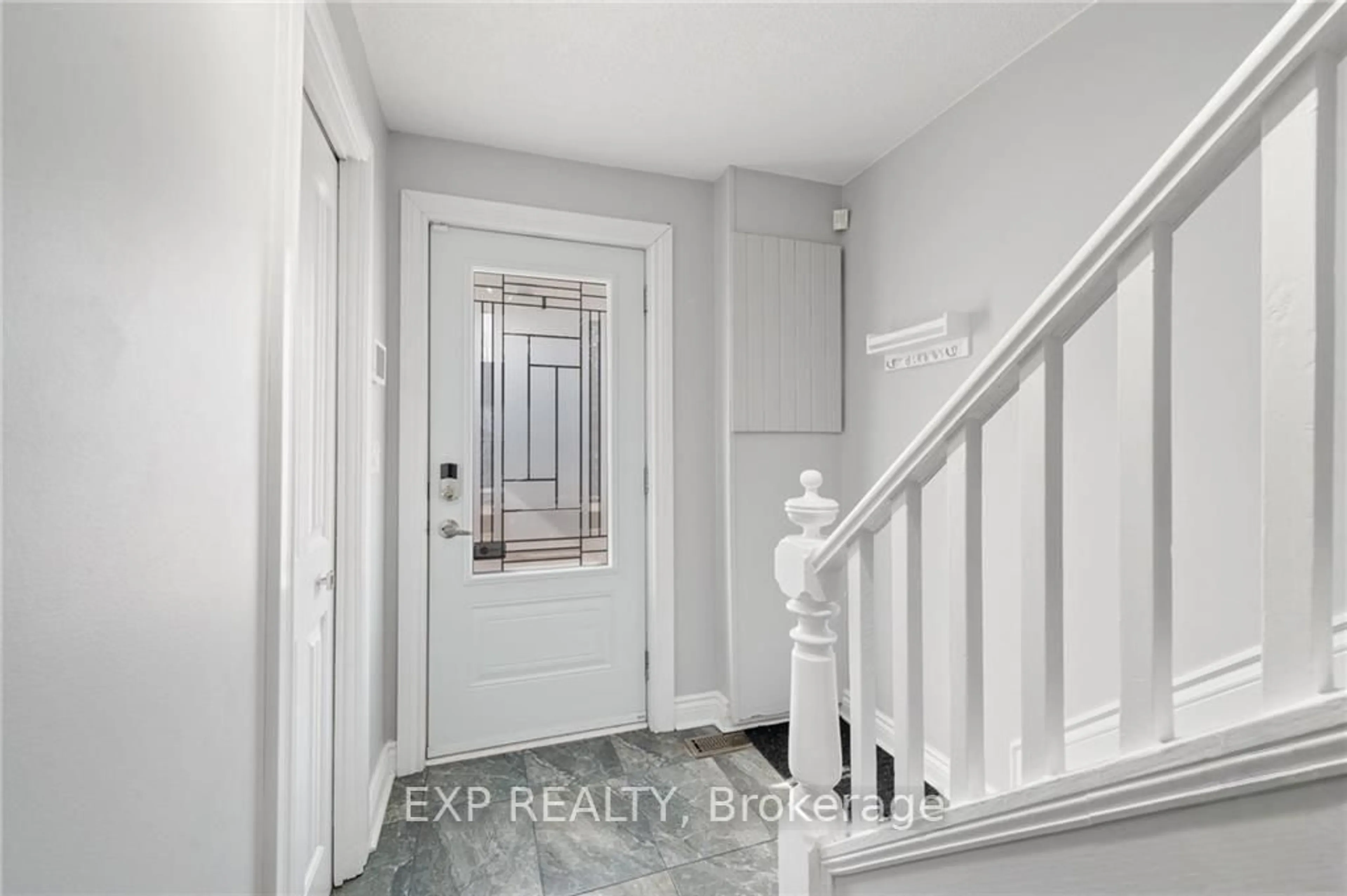 Indoor entryway for 3561 TRIM Rd, Ottawa Ontario K4B 1N4