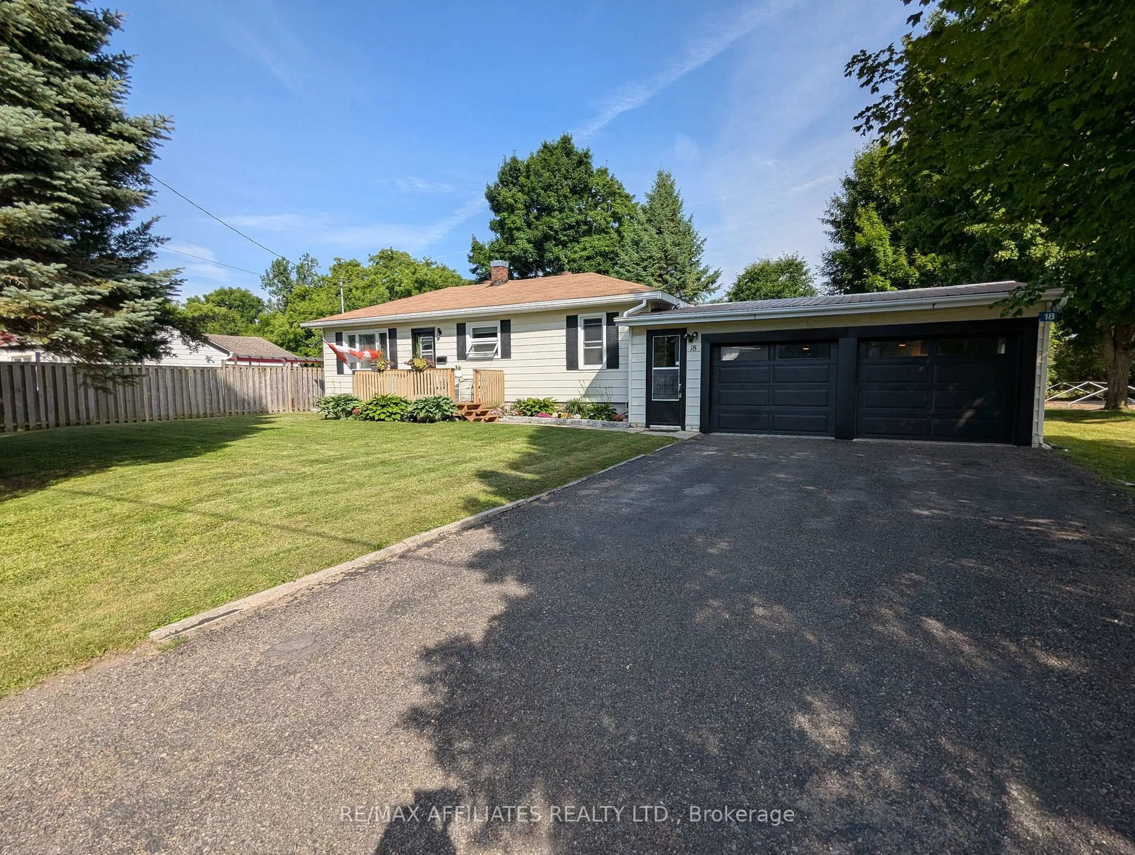 A pic from outside/outdoor area/front of a property/back of a property/a pic from drone, street for 18 Dean St, Smiths Falls Ontario K7A 4Y2