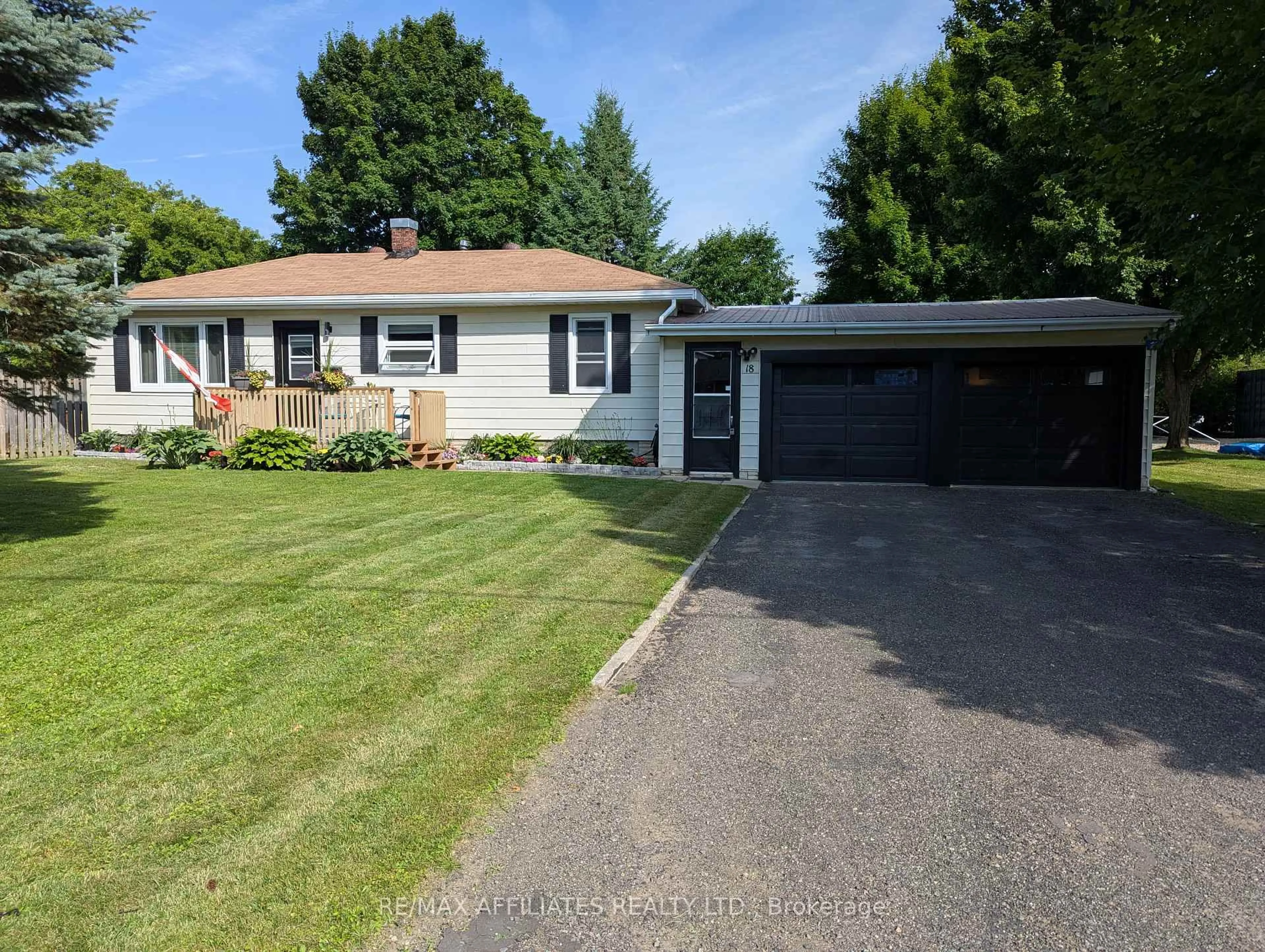 A pic from outside/outdoor area/front of a property/back of a property/a pic from drone, street for 18 Dean St, Smiths Falls Ontario K7A 4Y2