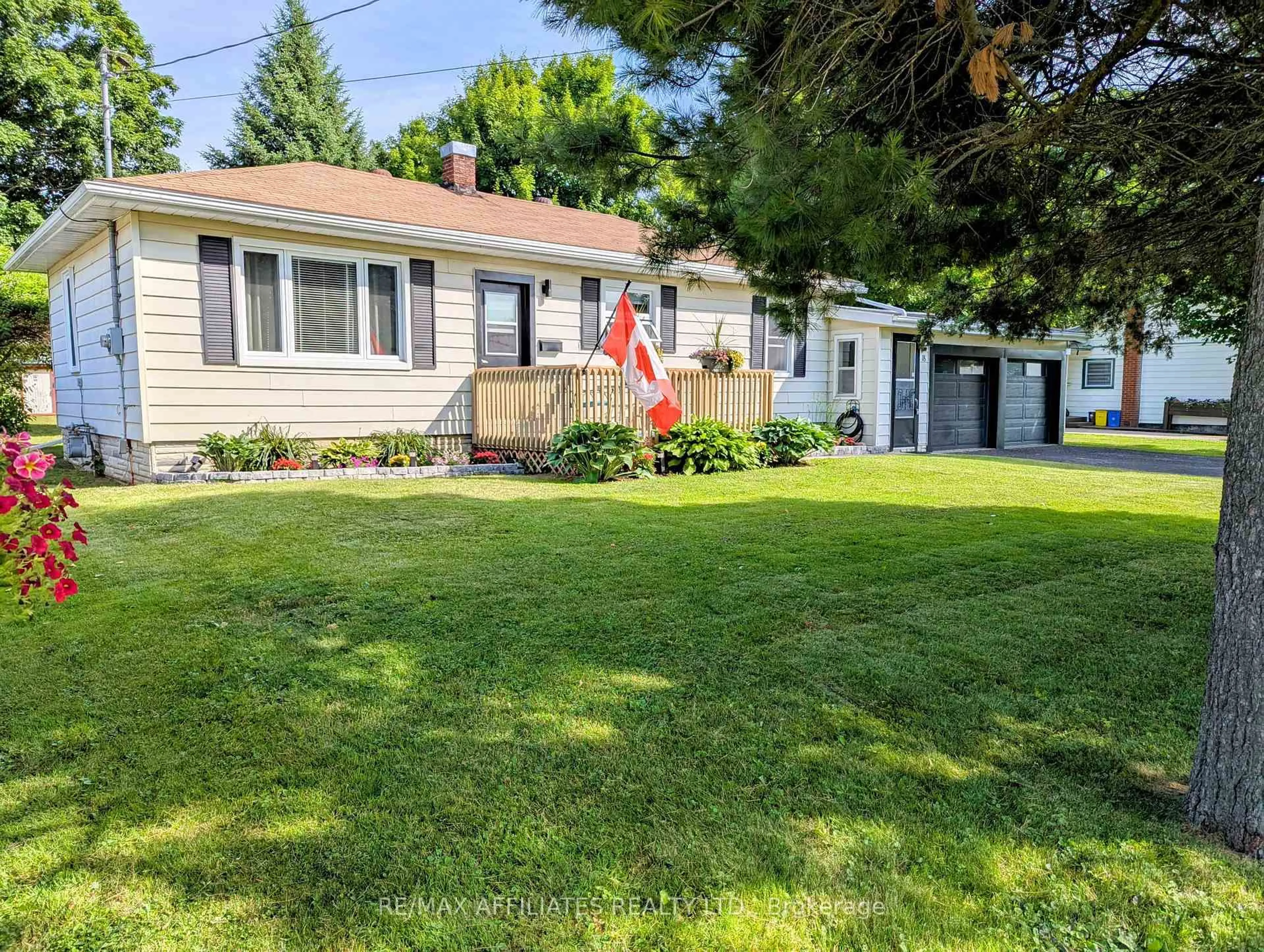 A pic from outside/outdoor area/front of a property/back of a property/a pic from drone, street for 18 Dean St, Smiths Falls Ontario K7A 4Y2