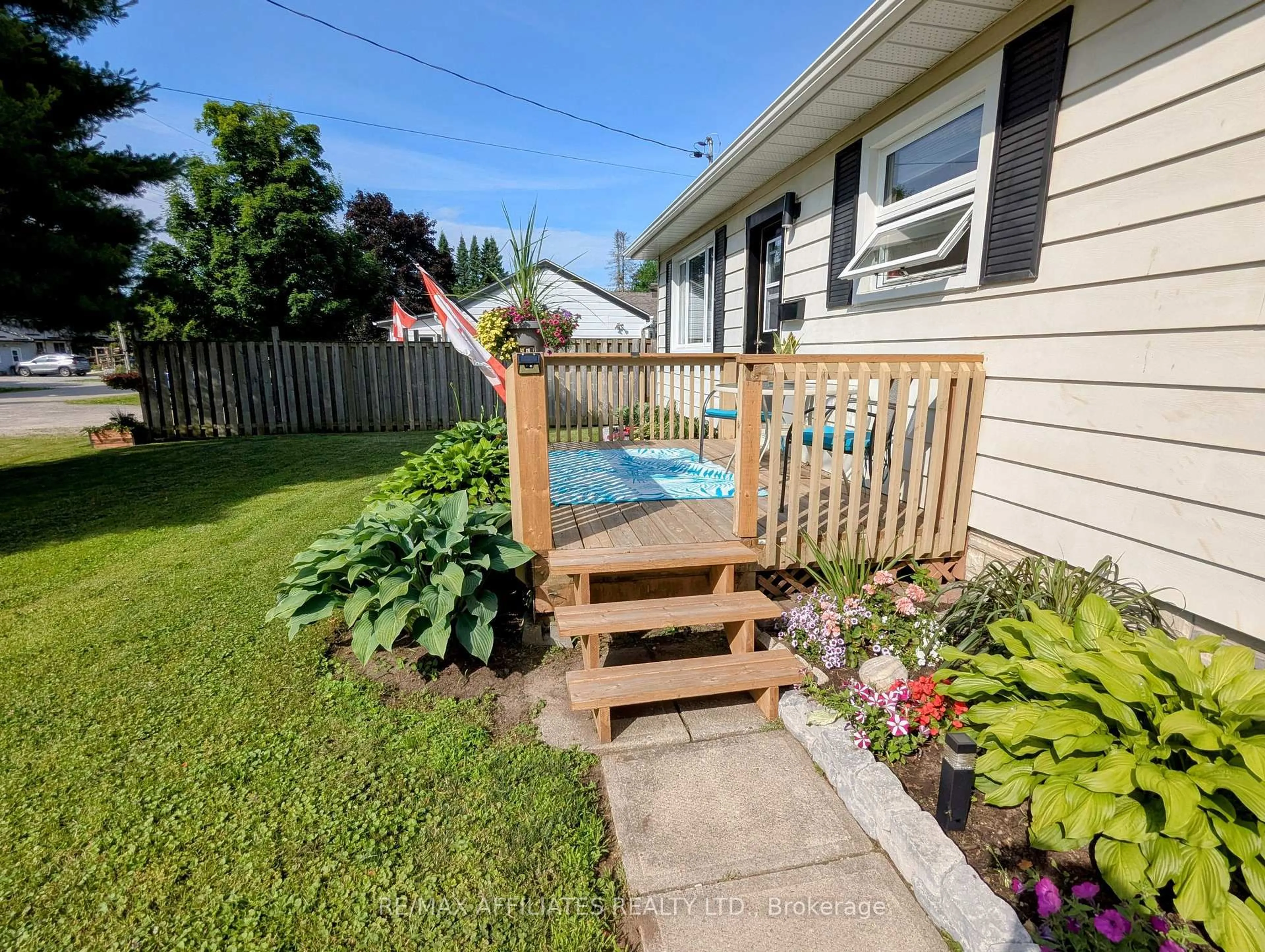 Patio, water/lake/river/ocean view for 18 Dean St, Smiths Falls Ontario K7A 4Y2