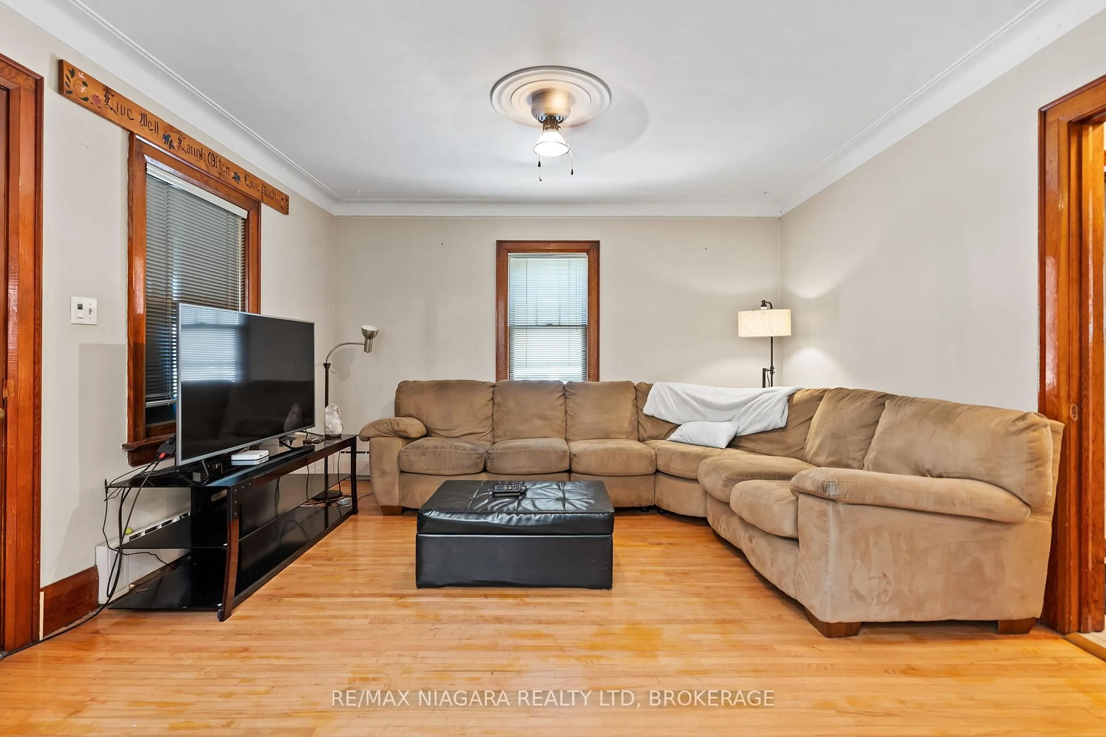 Living room with furniture, wood/laminate floor for 5675 Temperance Ave, Niagara Falls Ontario L2G 4A6