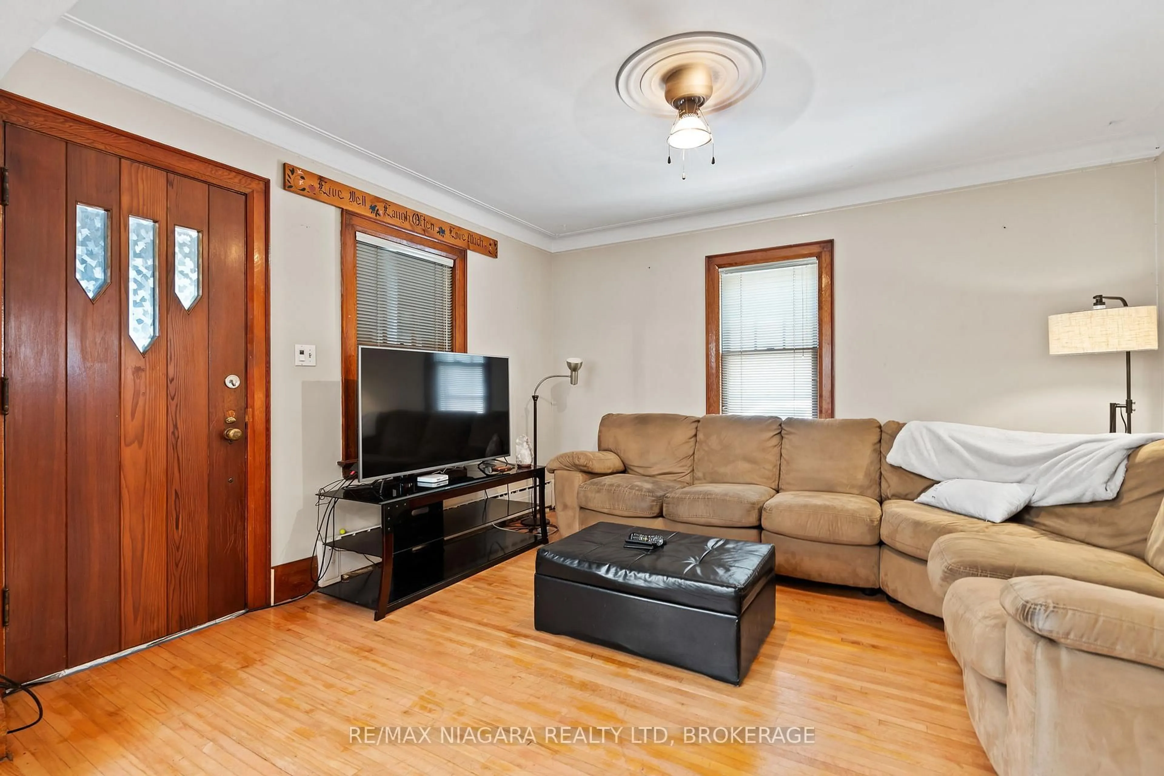 Living room with furniture, wood/laminate floor for 5675 Temperance Ave, Niagara Falls Ontario L2G 4A6
