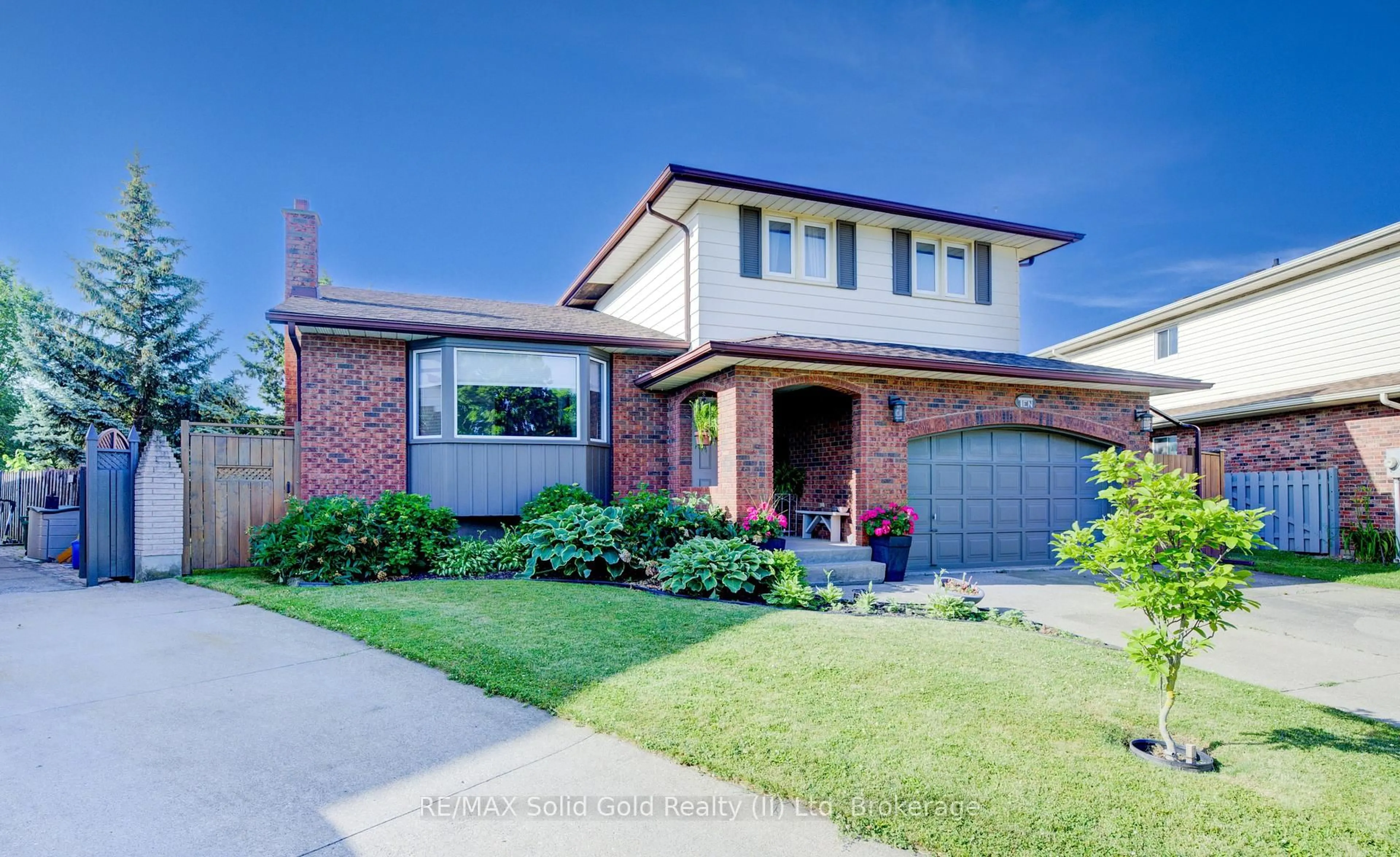 Home with brick exterior material, street for 10 Winfield Crt, St. Catharines Ontario L2M 7K6