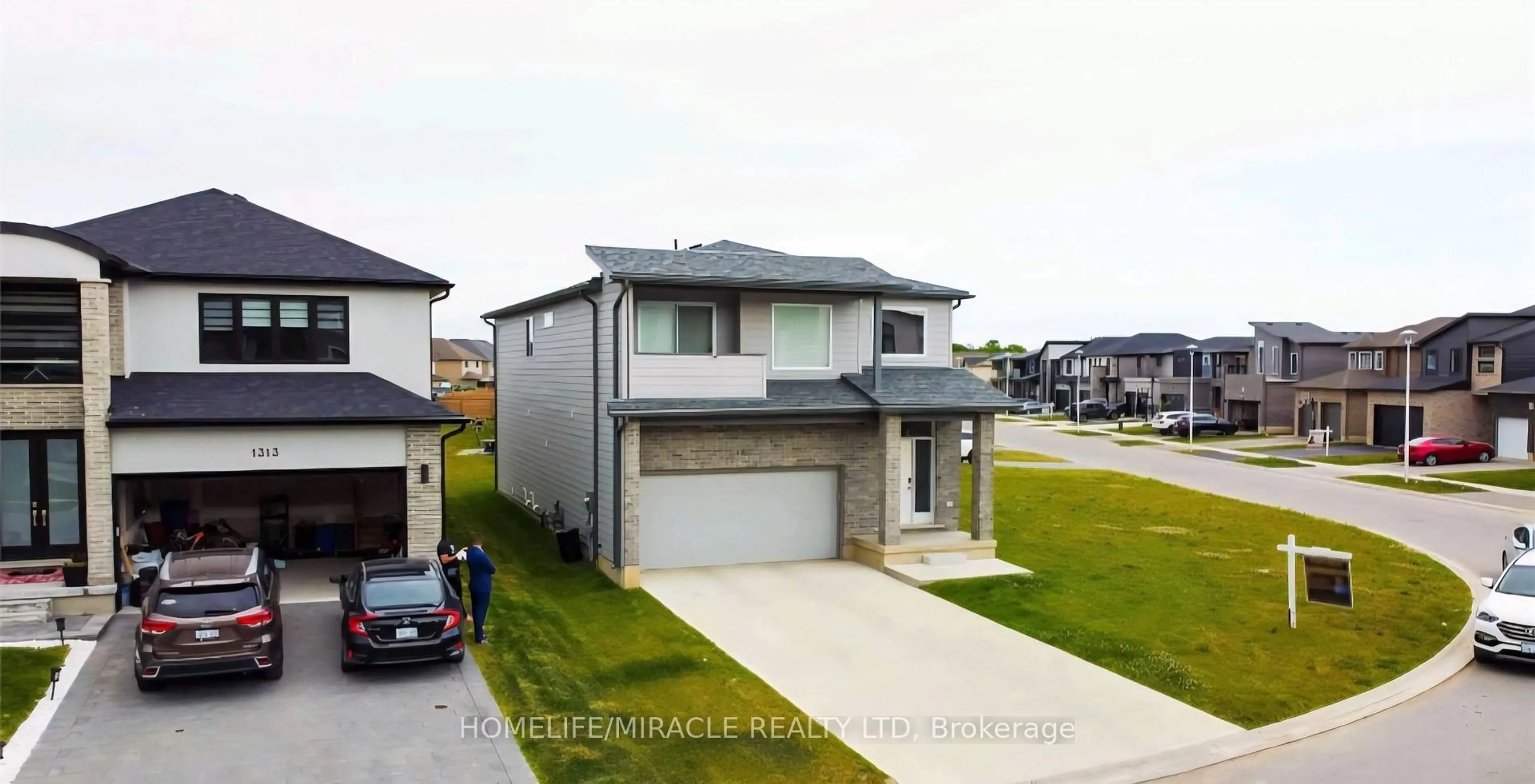 A pic from outside/outdoor area/front of a property/back of a property/a pic from drone, street for 1301 Sandbar St, London North Ontario N6G 0Y3