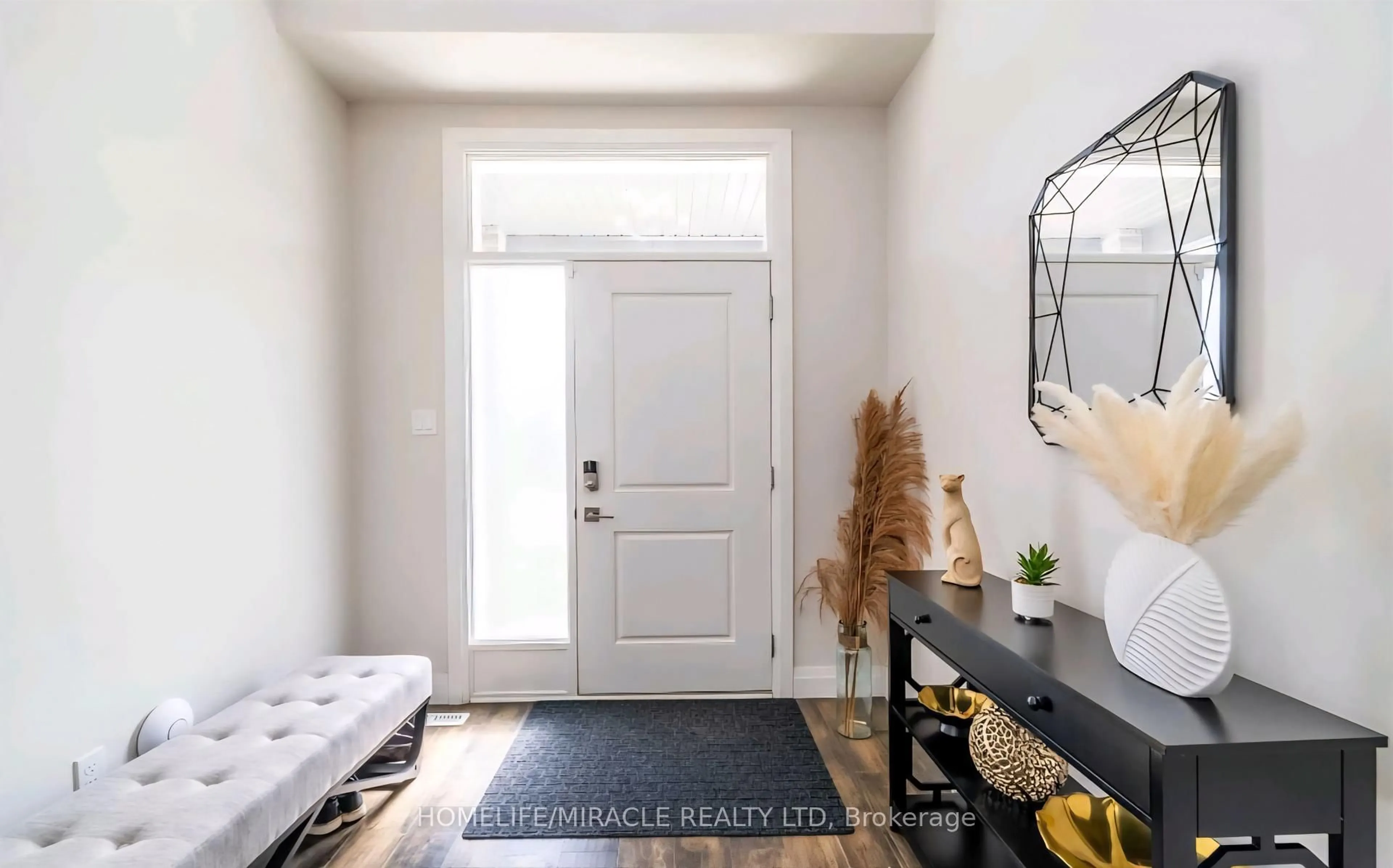 Indoor entryway for 1301 Sandbar St, London North Ontario N6G 0Y3