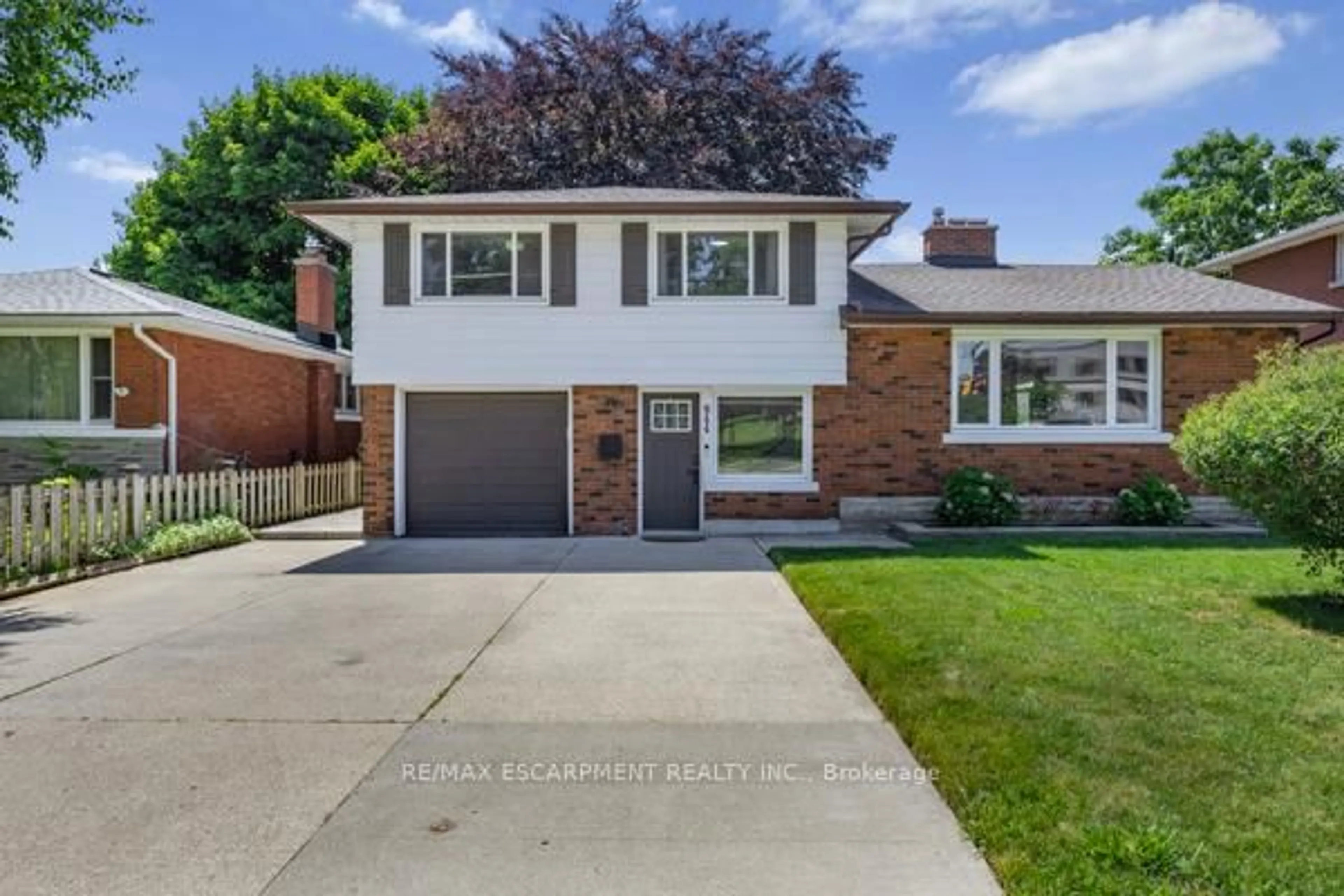 Home with brick exterior material, street for 944 Concession Rd, Cambridge Ontario N3H 4L6