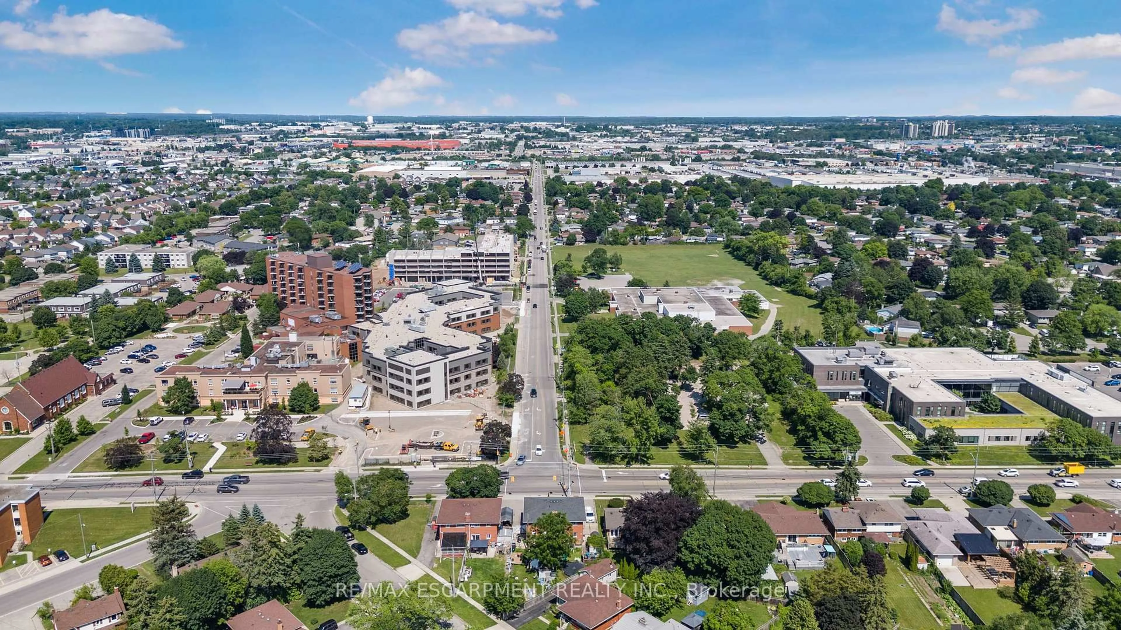 A pic from outside/outdoor area/front of a property/back of a property/a pic from drone, city buildings view from balcony for 944 Concession Rd, Cambridge Ontario N3H 4L6