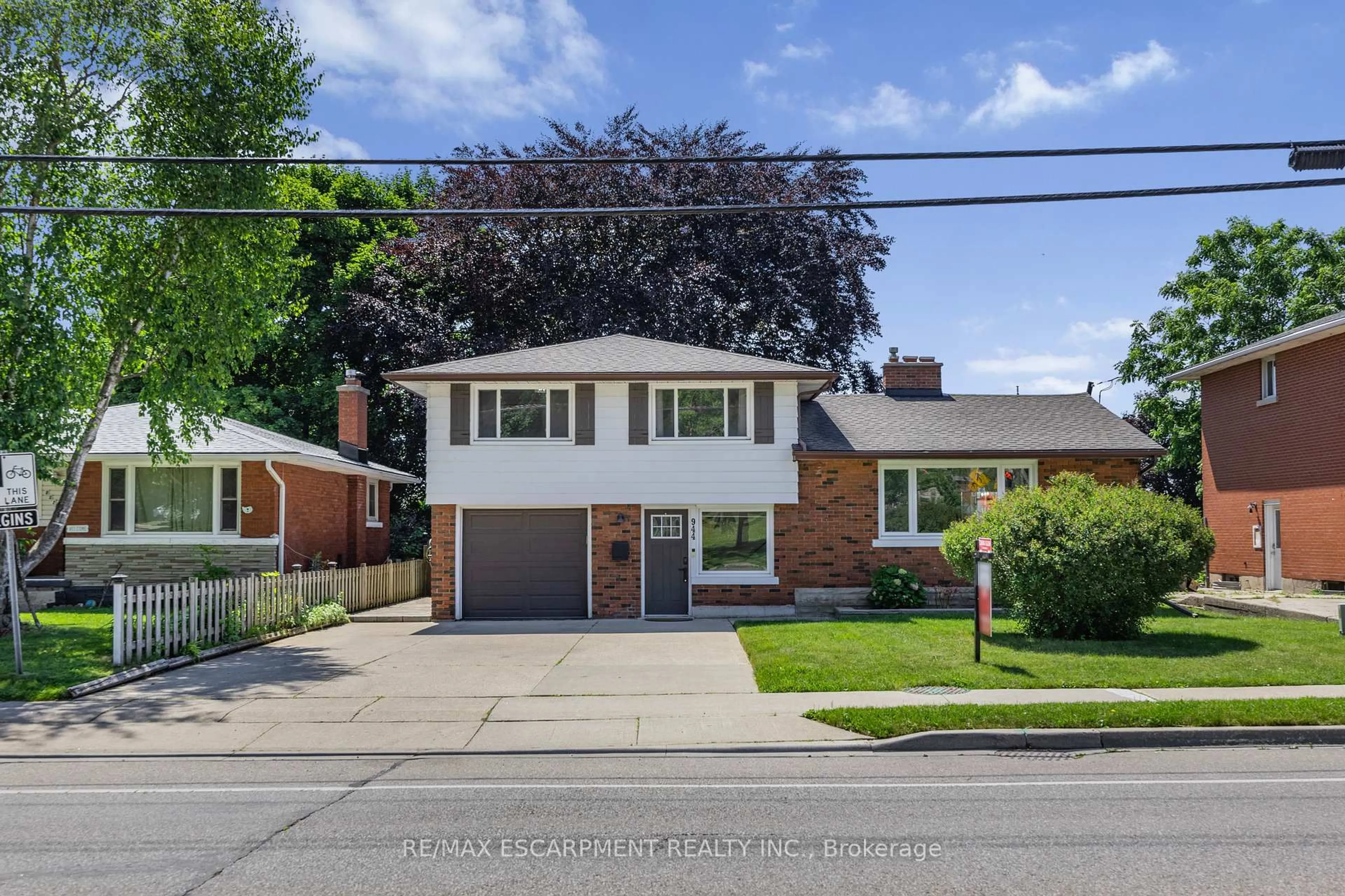 Home with brick exterior material, street for 944 Concession Rd, Cambridge Ontario N3H 4L6