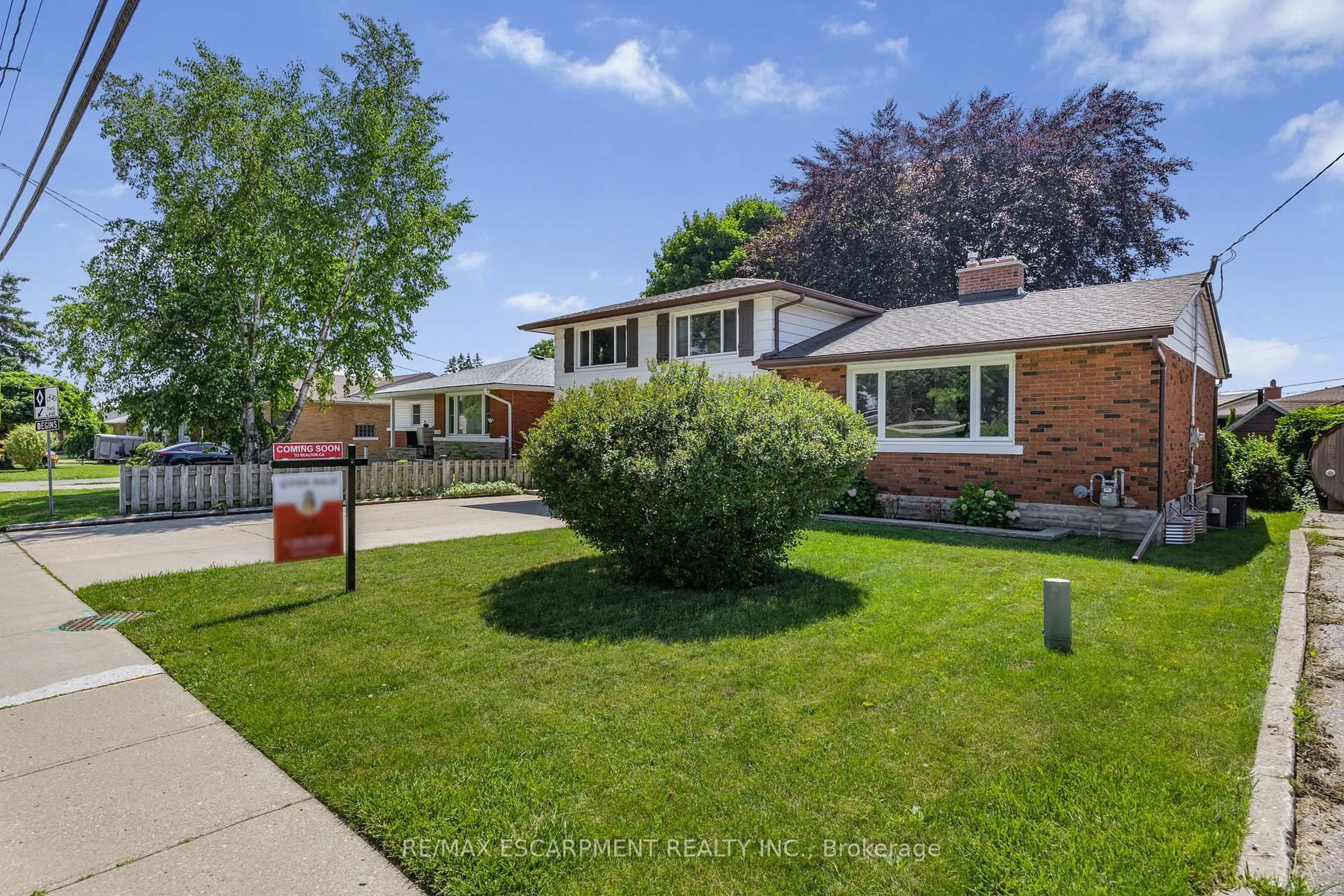 Home with brick exterior material, street for 944 Concession Rd, Cambridge Ontario N3H 4L6