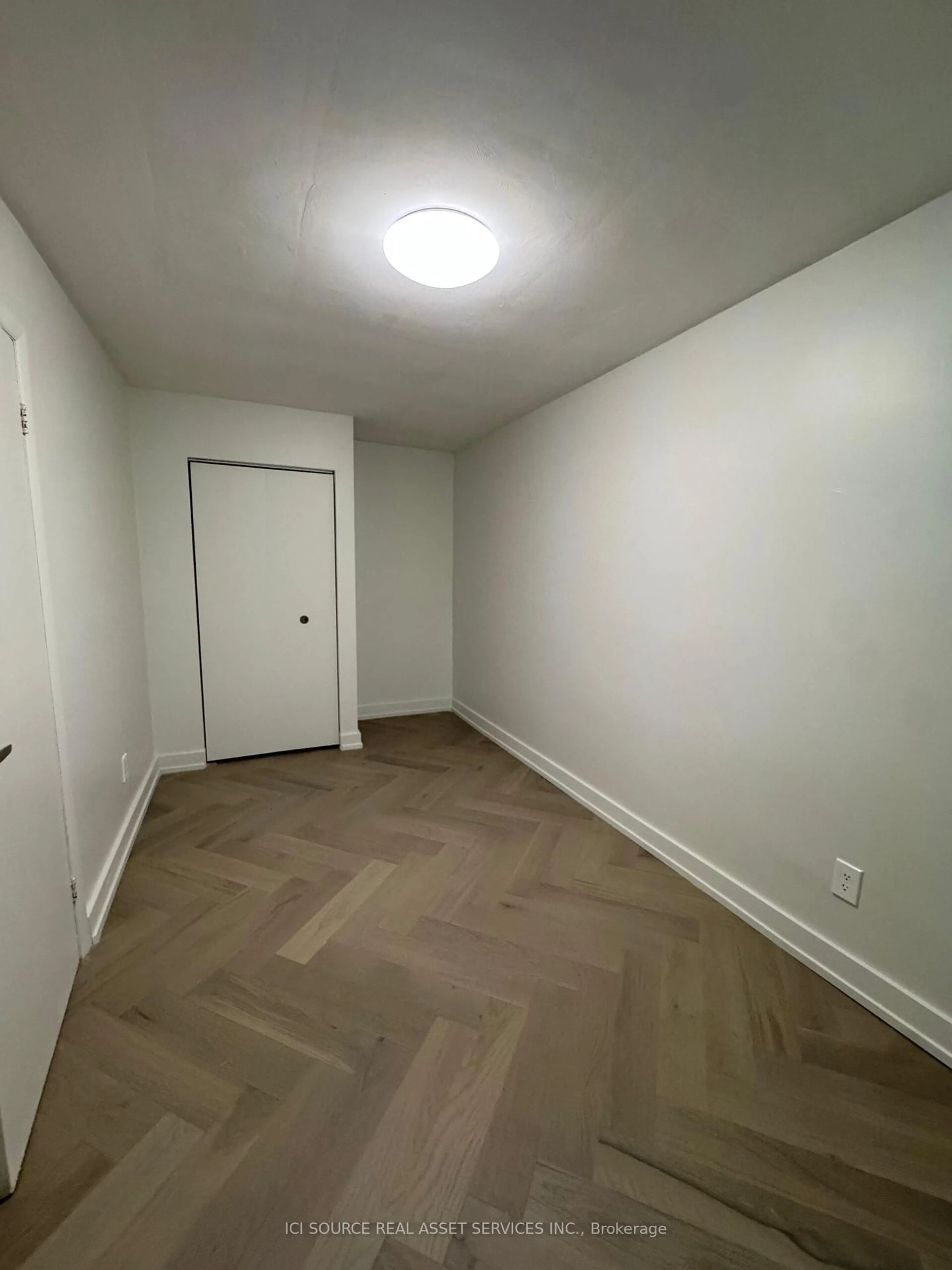 A pic of a room for 914 Mohawk Rd #10, Hamilton Ontario L8T 2R8