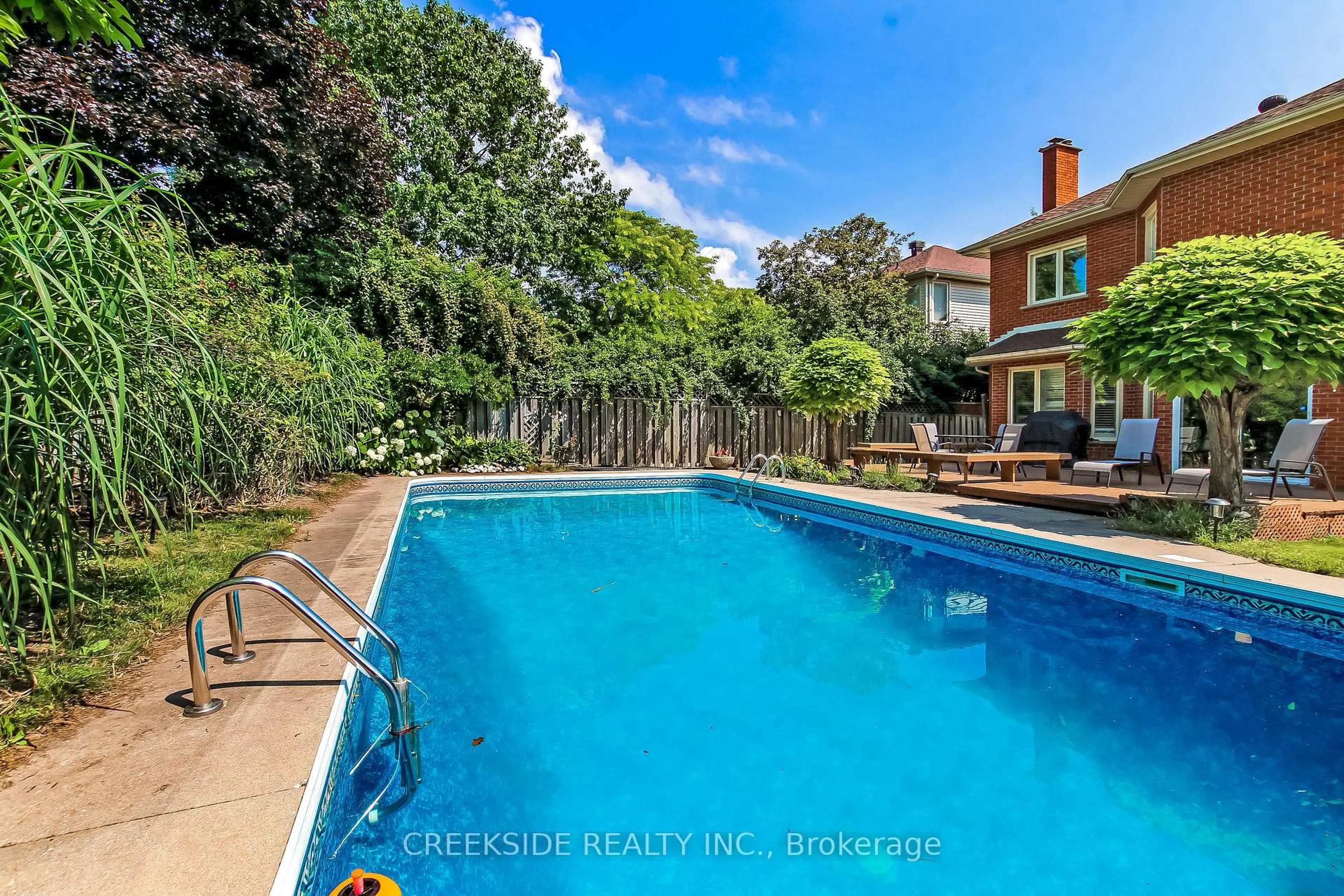 Pool for 1637 Hastings Dr, London North Ontario N5X 3E2