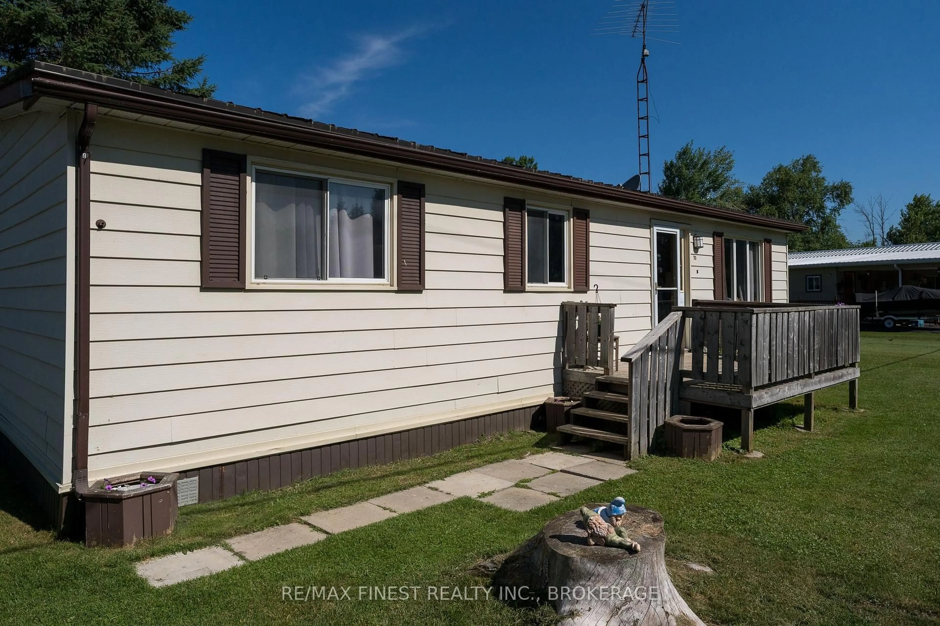A pic from outside/outdoor area/front of a property/back of a property/a pic from drone, unknown for 4317 E R Orser Dr, Verona Ontario K0H 2W0