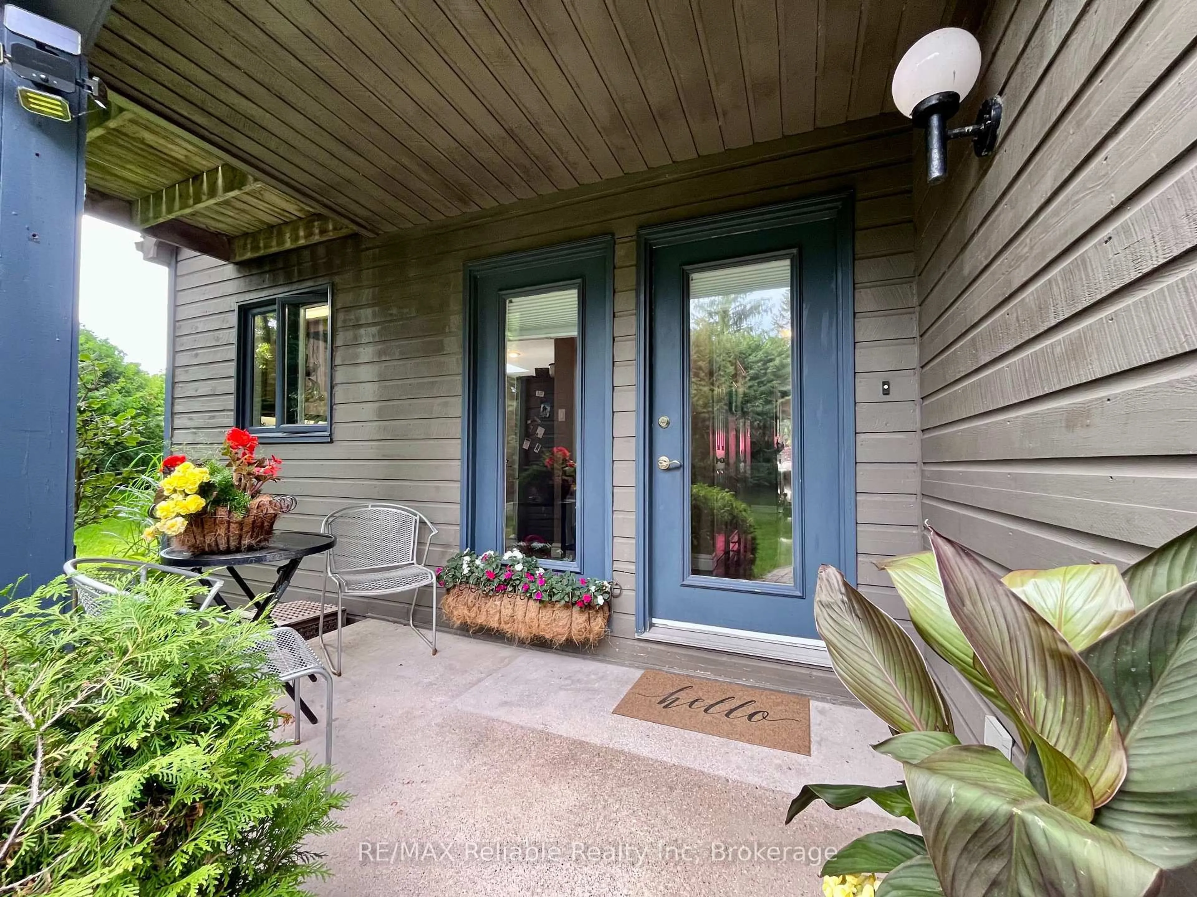 Indoor entryway for 76582 Jowett's Grove Rd #28, Bluewater Ontario N0M 1G0