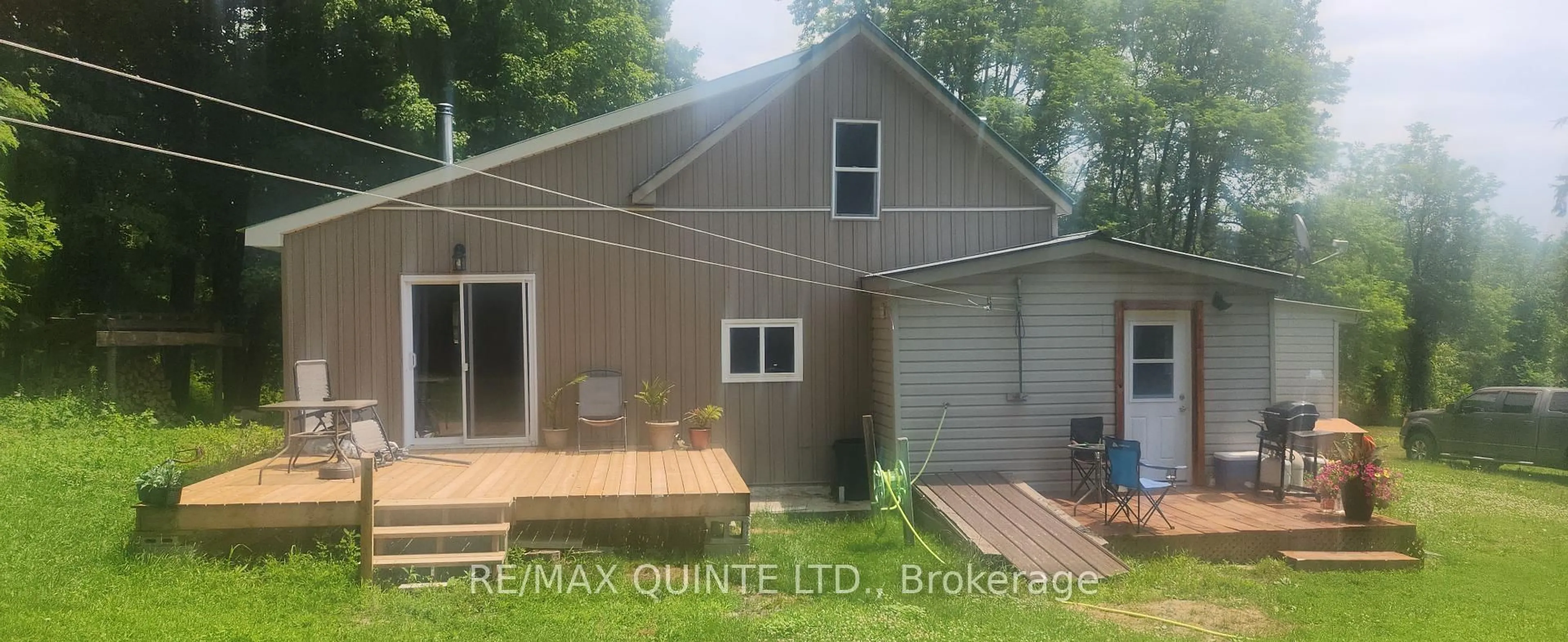Home with vinyl exterior material, building for 305 Moneymore Rd, Belleville Ontario K0K 2Y0