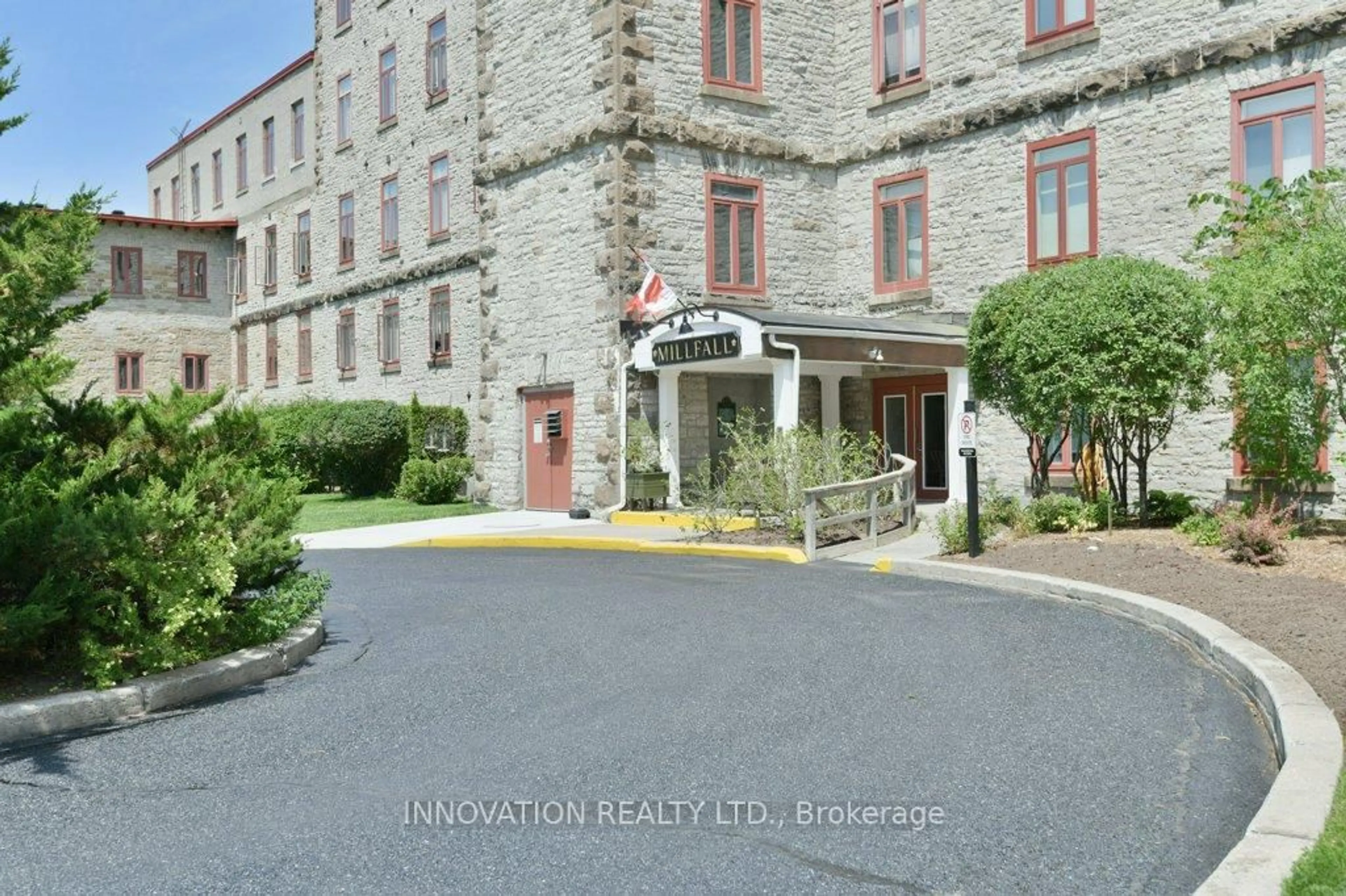 Indoor foyer for 1 Rosamond St #209, Almonte Ontario K0A 1A0
