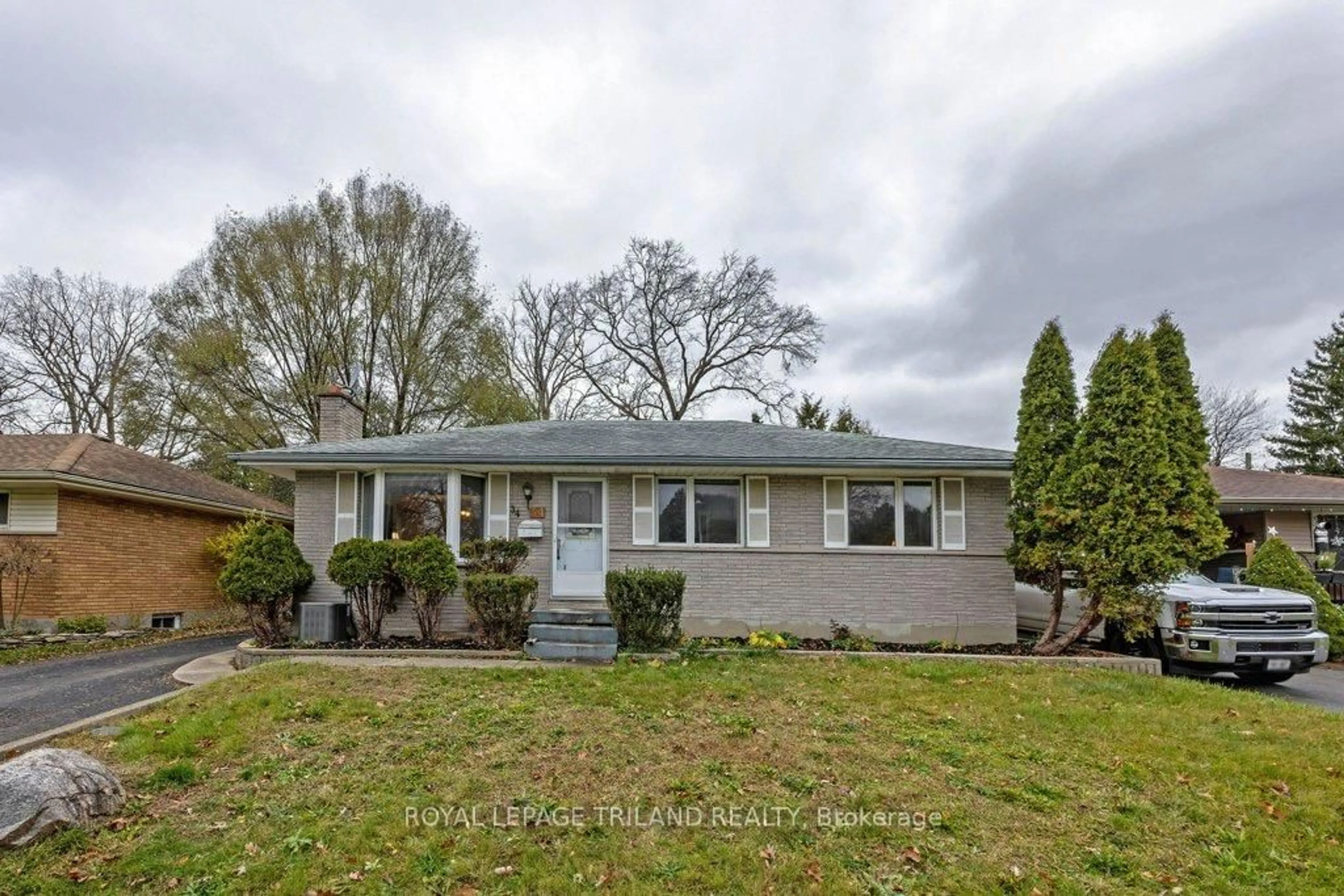 Home with vinyl exterior material, street for 34 Strathcona Dr, London East Ontario N5W 1P8