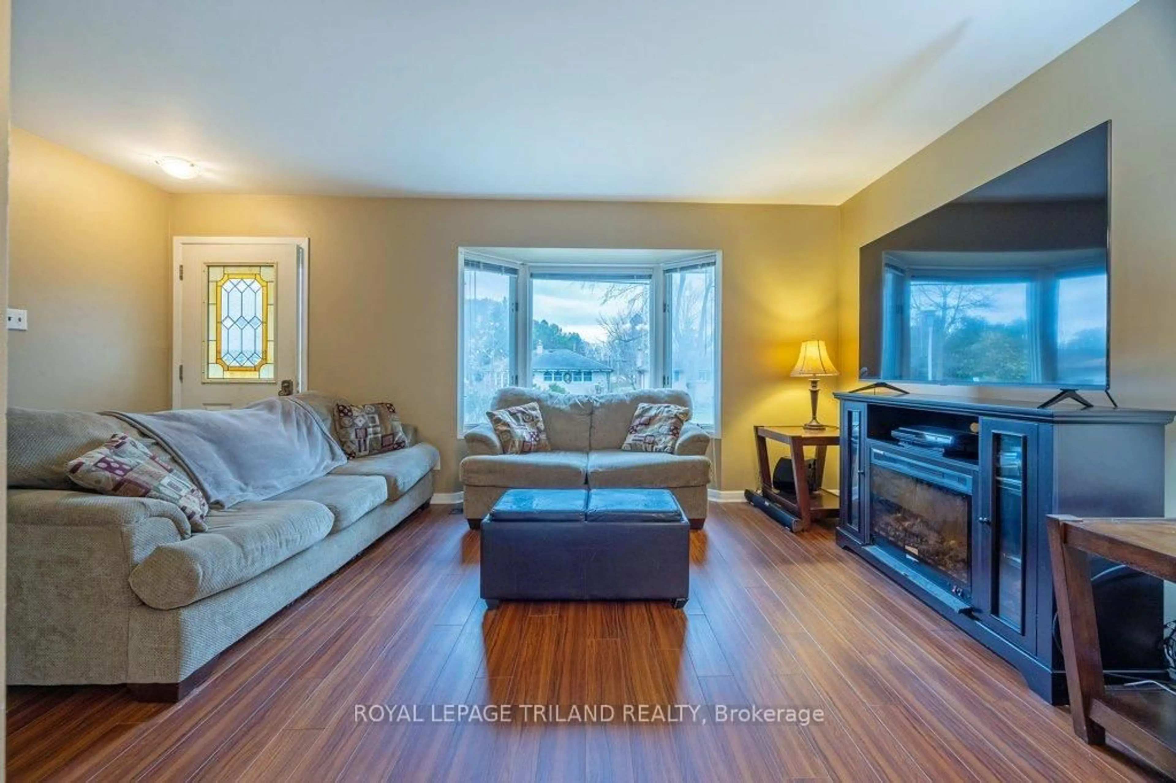Living room with furniture, wood/laminate floor for 34 Strathcona Dr, London East Ontario N5W 1P8