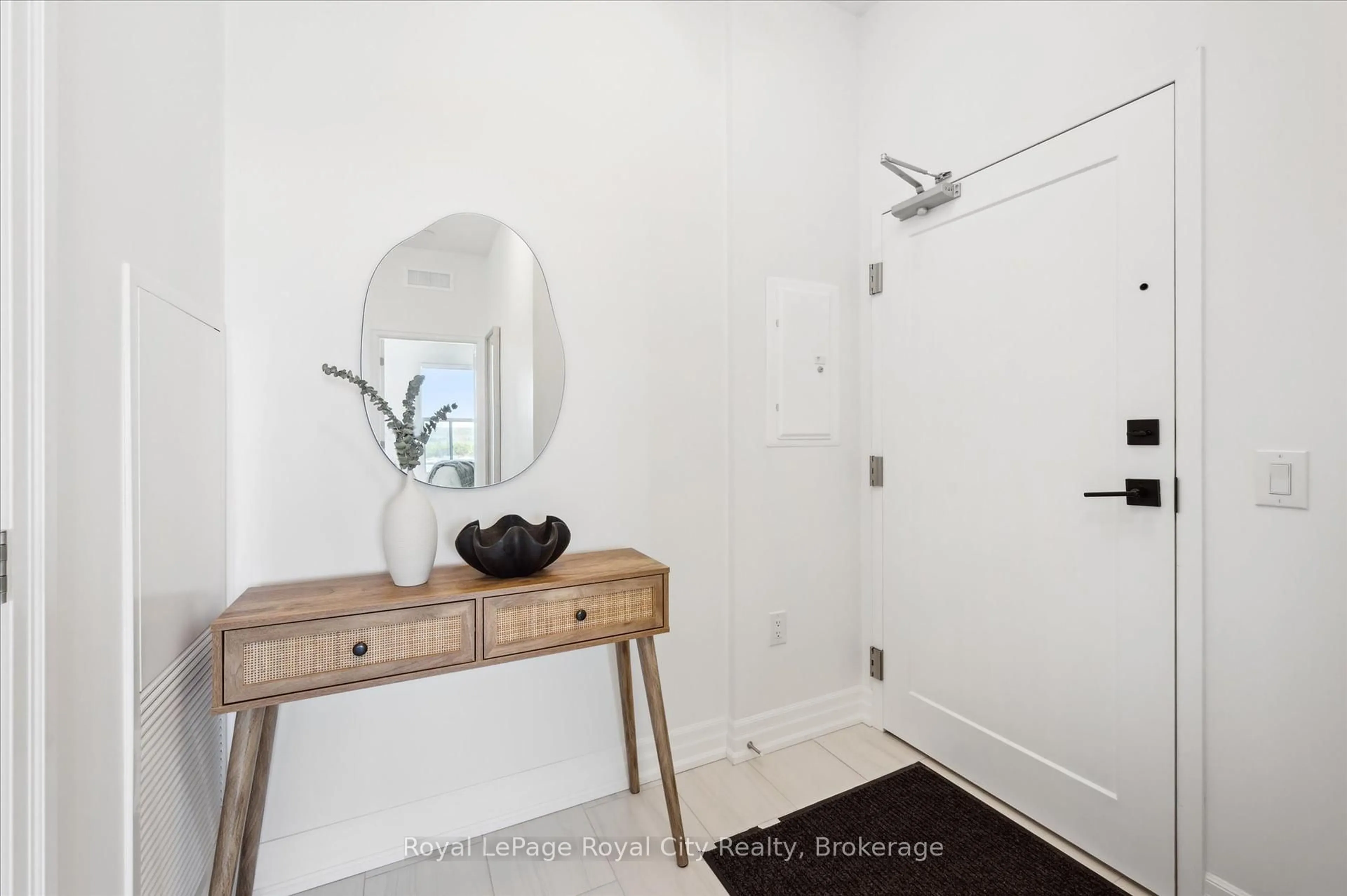 Indoor entryway for 1880 Gordon St #1012, Guelph Ontario N1L 0P5