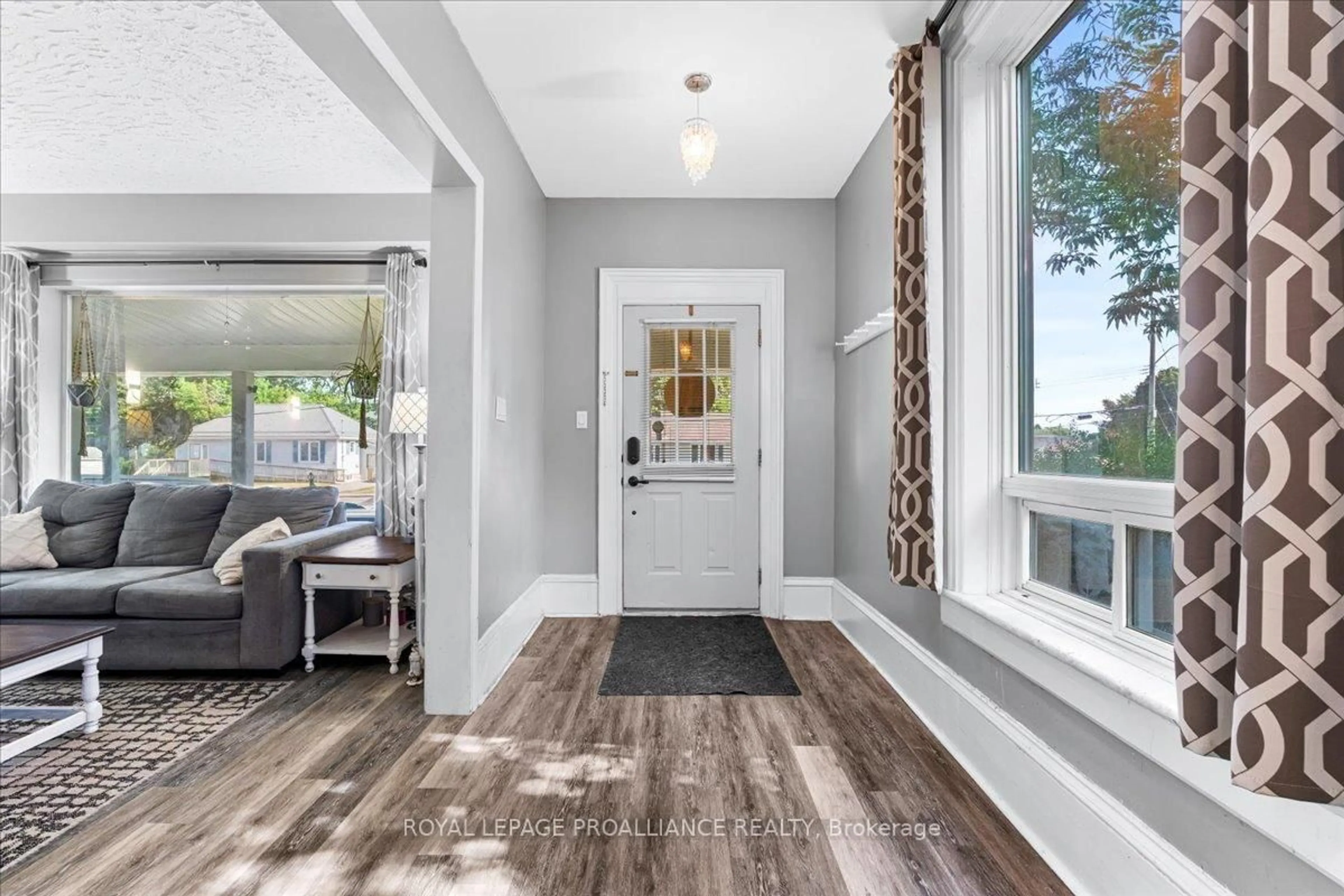 Indoor entryway for 8 Olive St, Belleville Ontario K8P 2A2