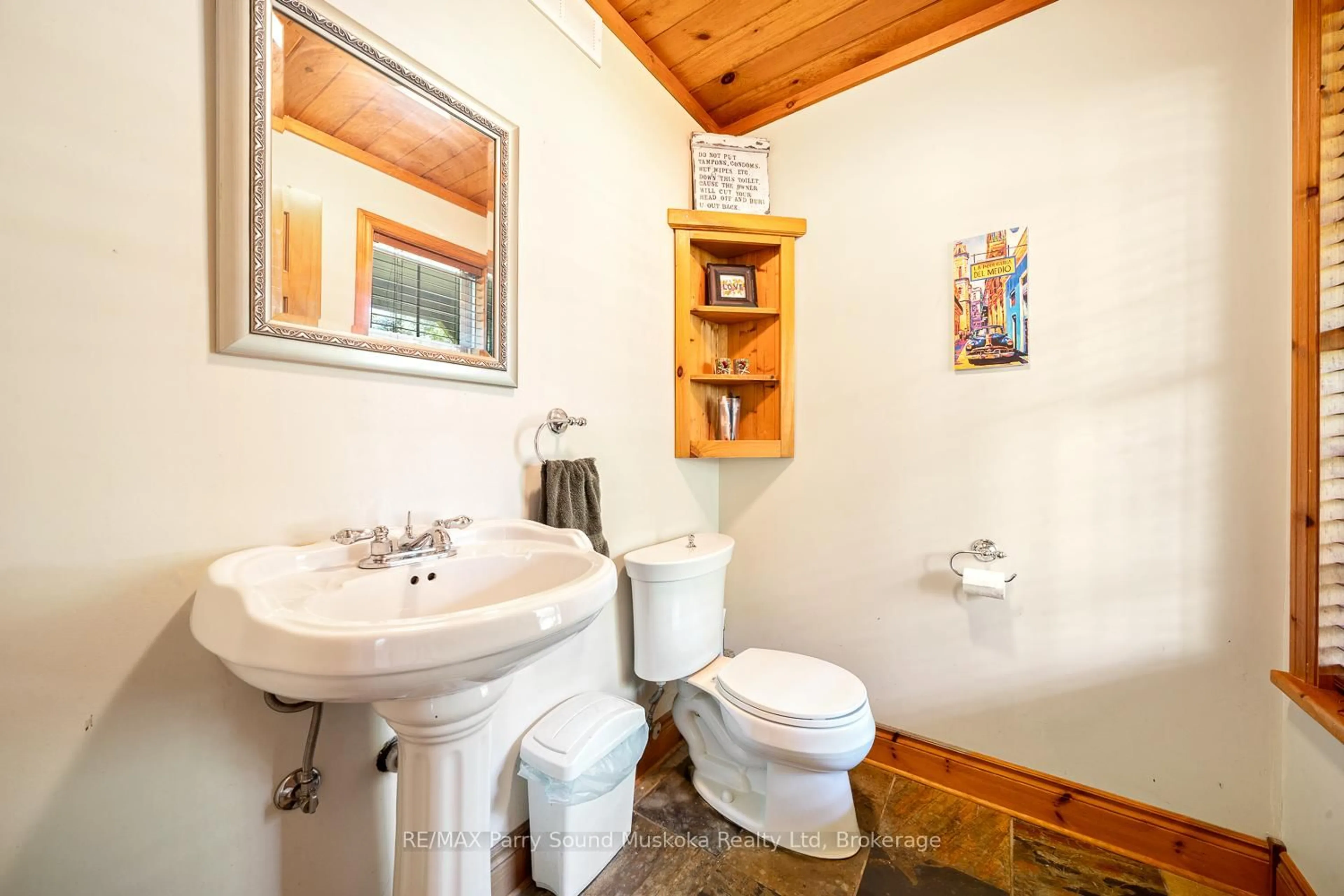 Standard bathroom, ceramic/tile floor for 246 High St, Georgian Bay Ontario P0C 1H0