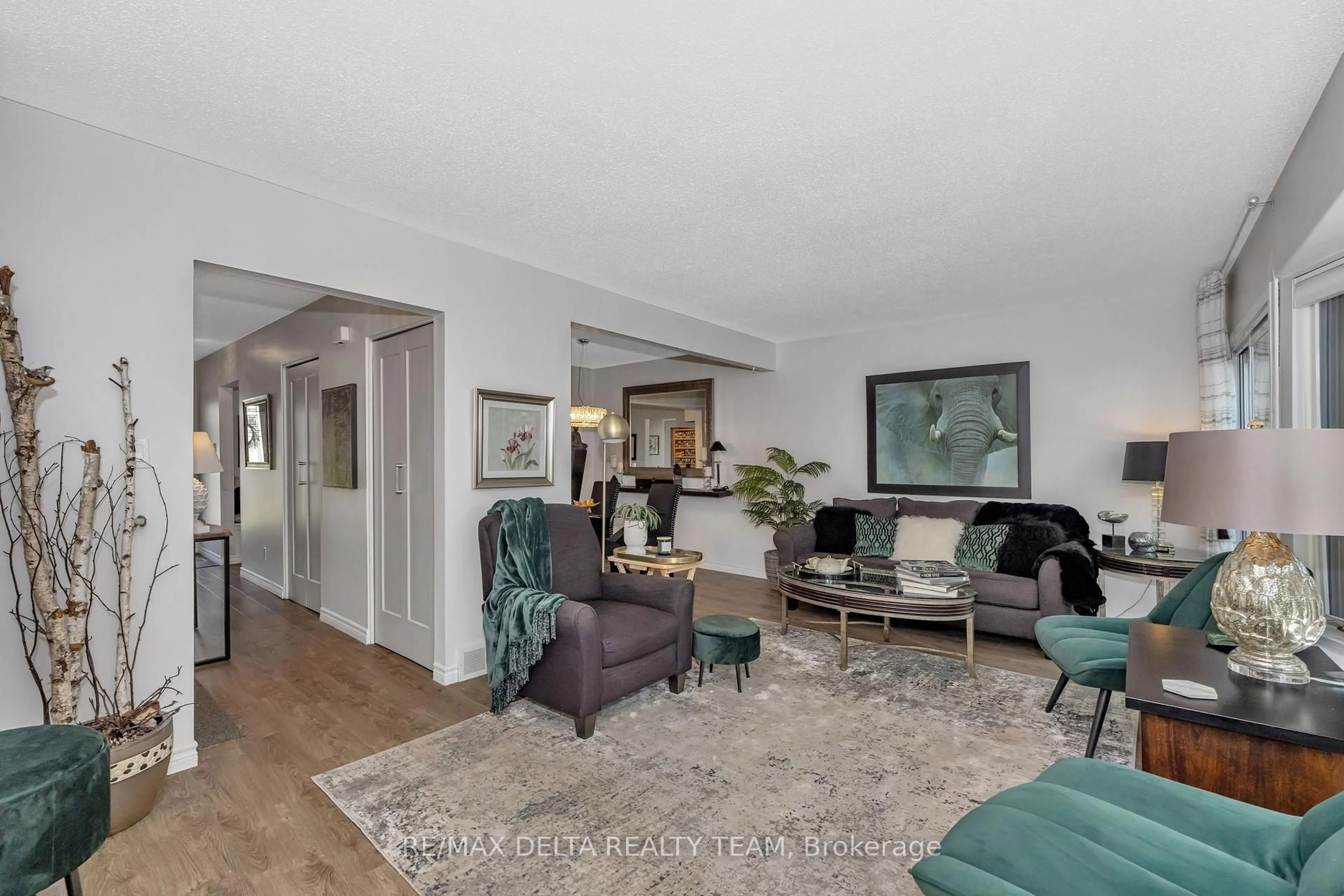 Living room with furniture, unknown for 61 Valewood Cres, Ottawa Ontario K1B 4G1