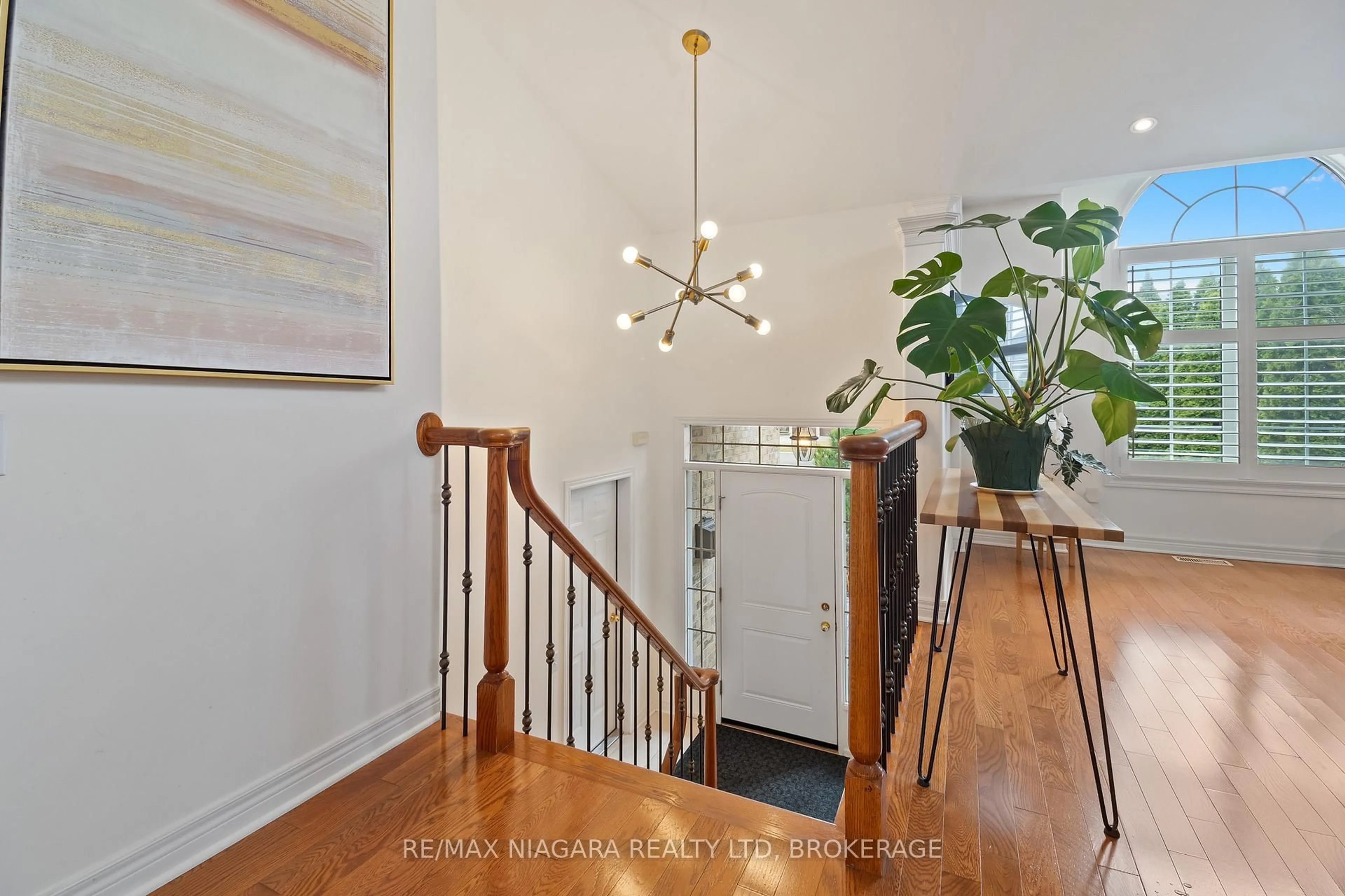 Indoor entryway for 8311 VEGTER Crt, Niagara Falls Ontario L2H 3M1