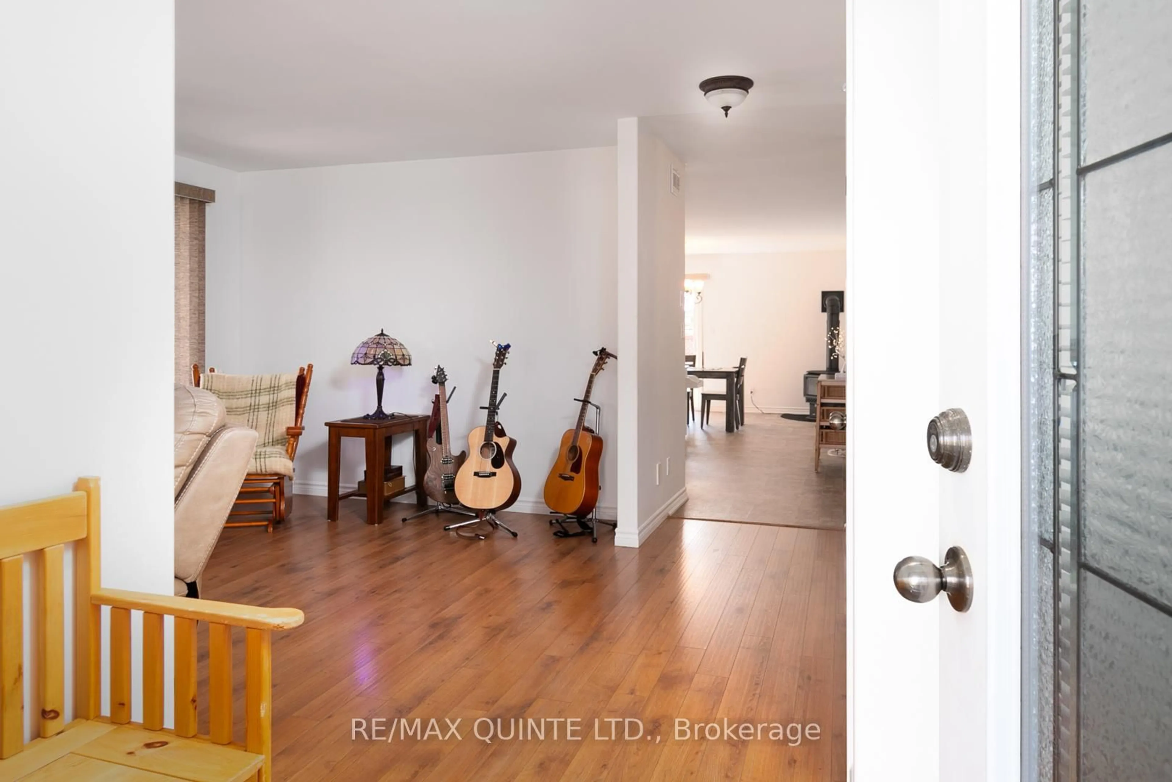 Indoor entryway for 21 Gale Cres, Belleville Ontario K8N 0M9